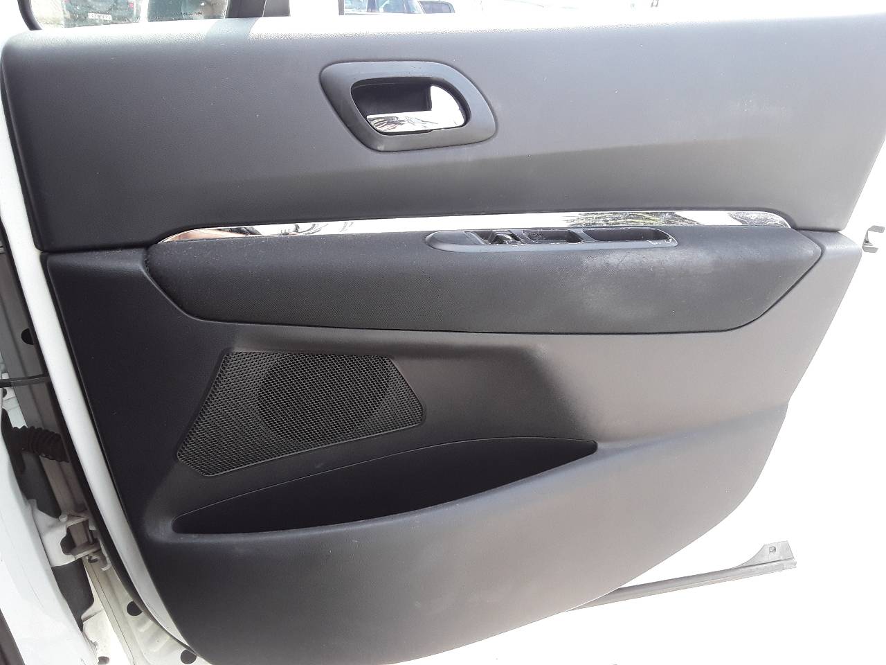 Front right door trim, photo 1 of 7