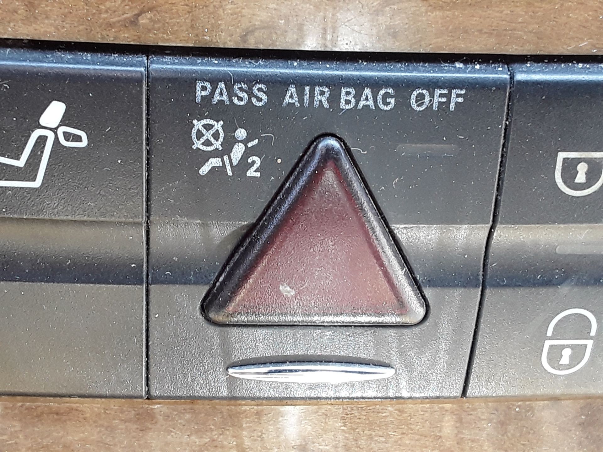Warning, foto 1 de 6