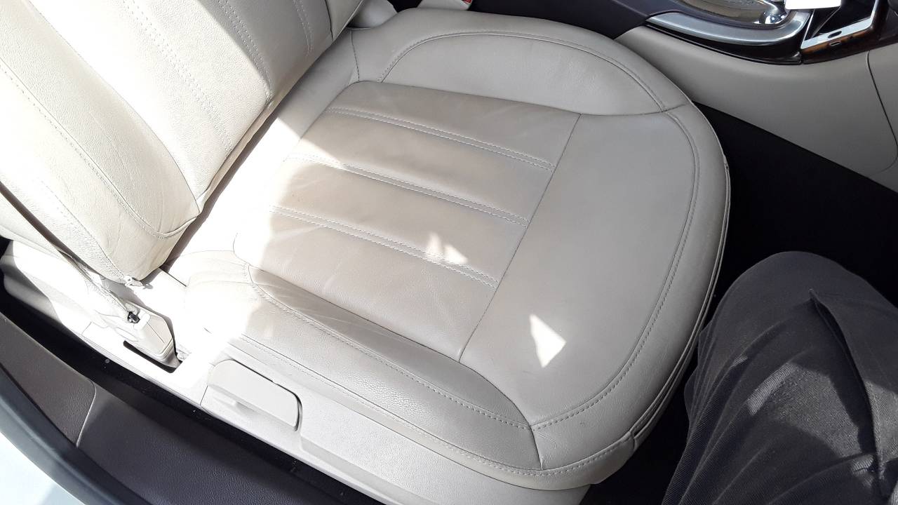 Asiento delantero derecho, foto 1 de 3