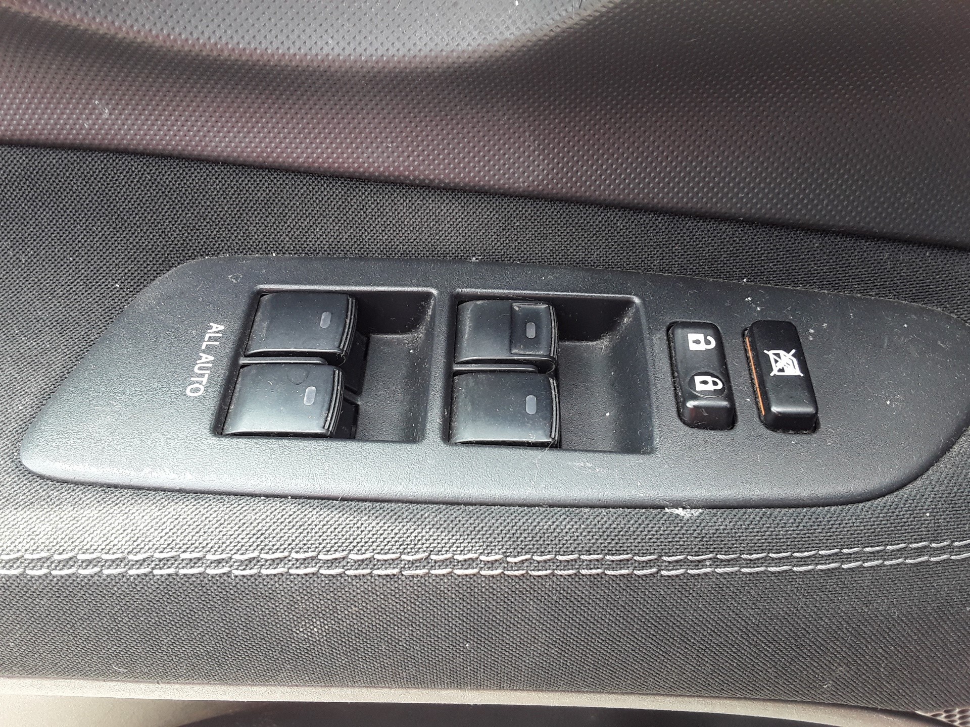 Front left window switch, photo 1 of 3