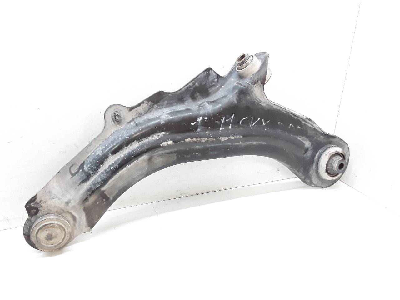 Brazo suspension inferior delantero derecho
