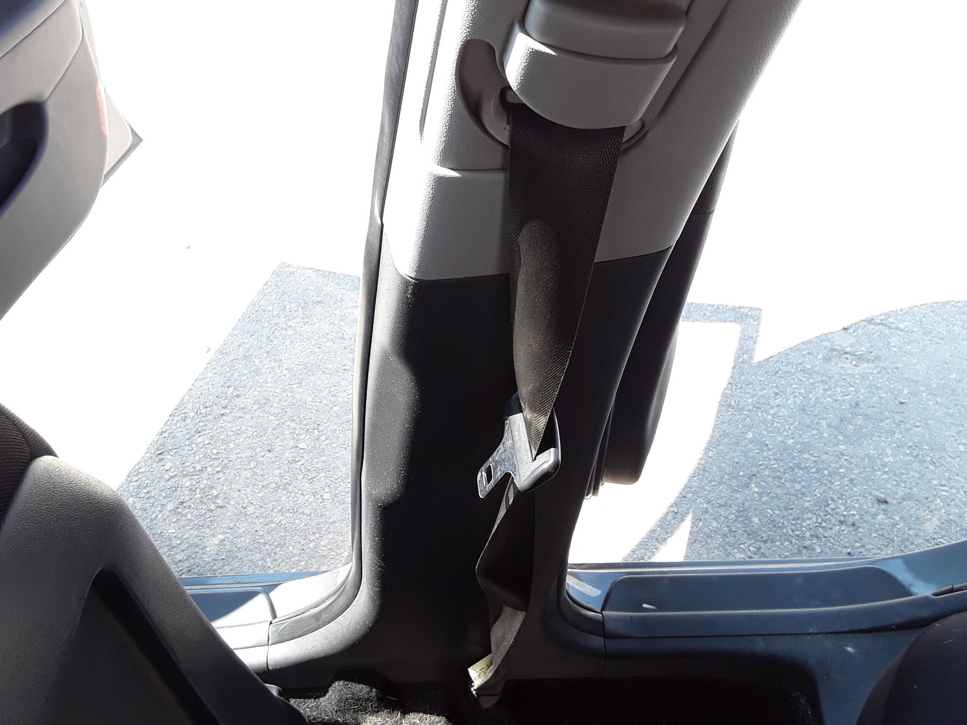 Front right seat belt, photo 1 of 2