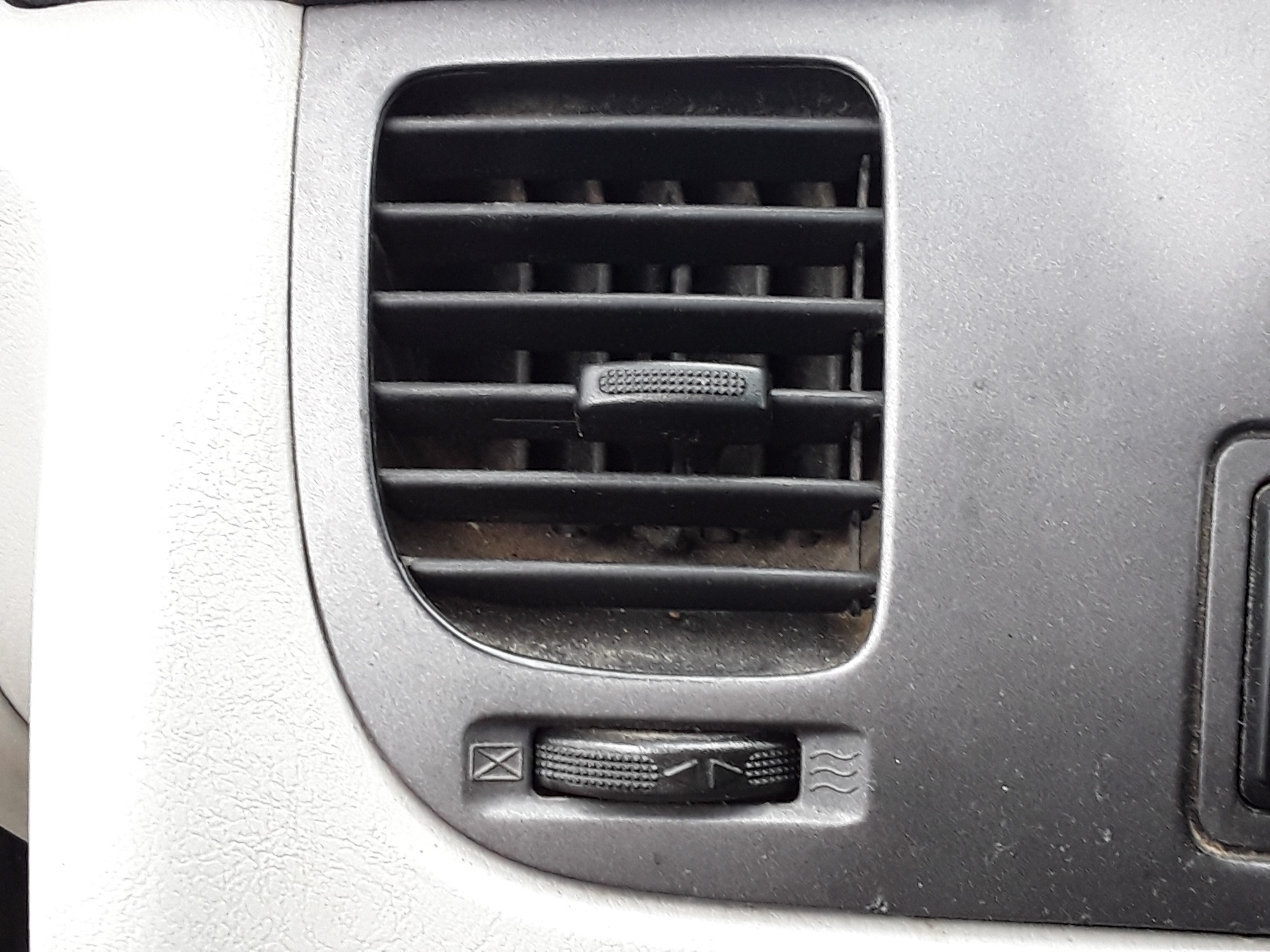 Air vent grille, photo 1 of 1