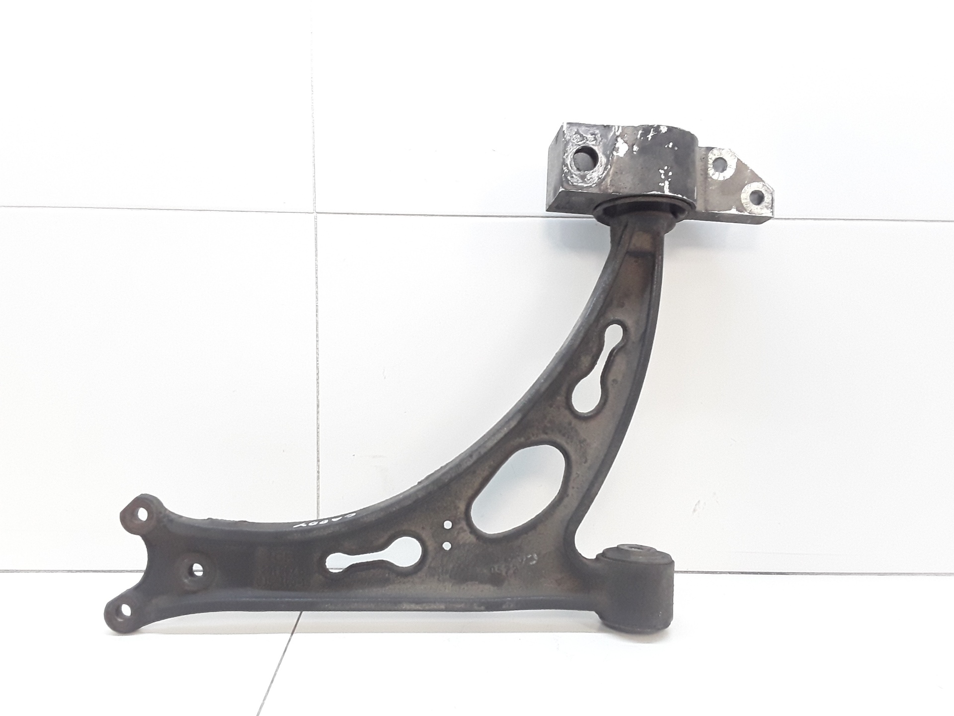 Brazo suspension inferior delantero derecho, foto 1 de 3
