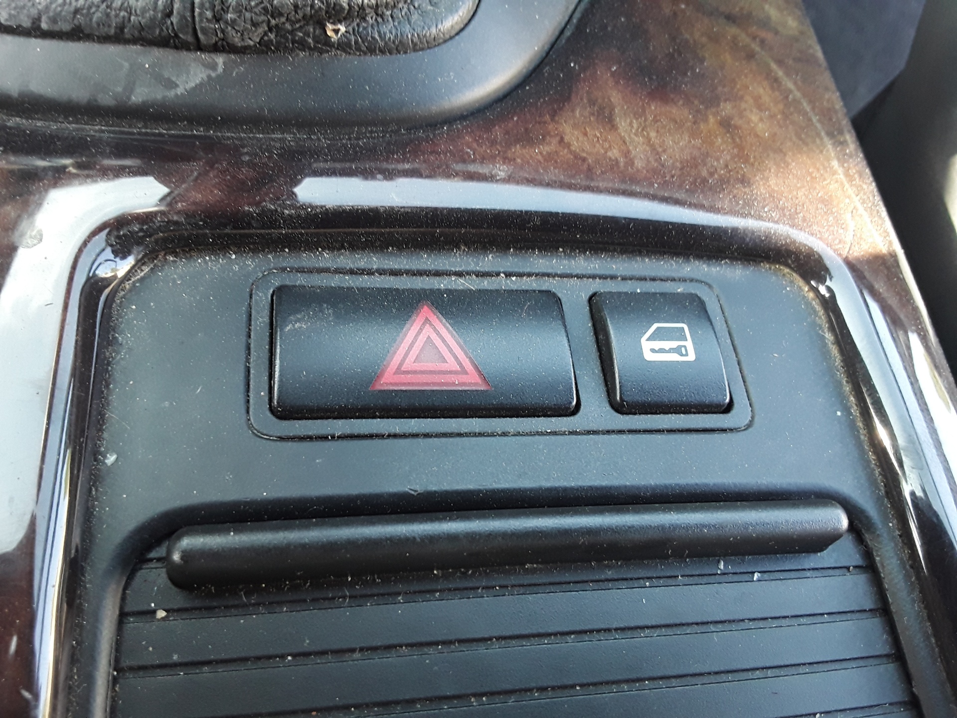 Warning, foto 1 de 1