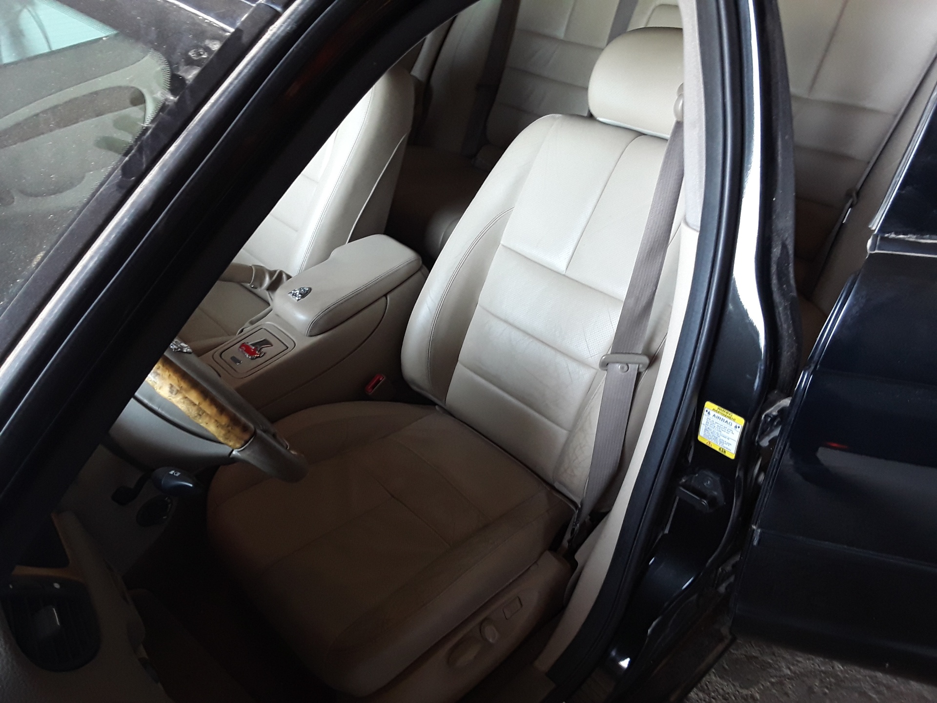 Front left seat, photo 1 of 2