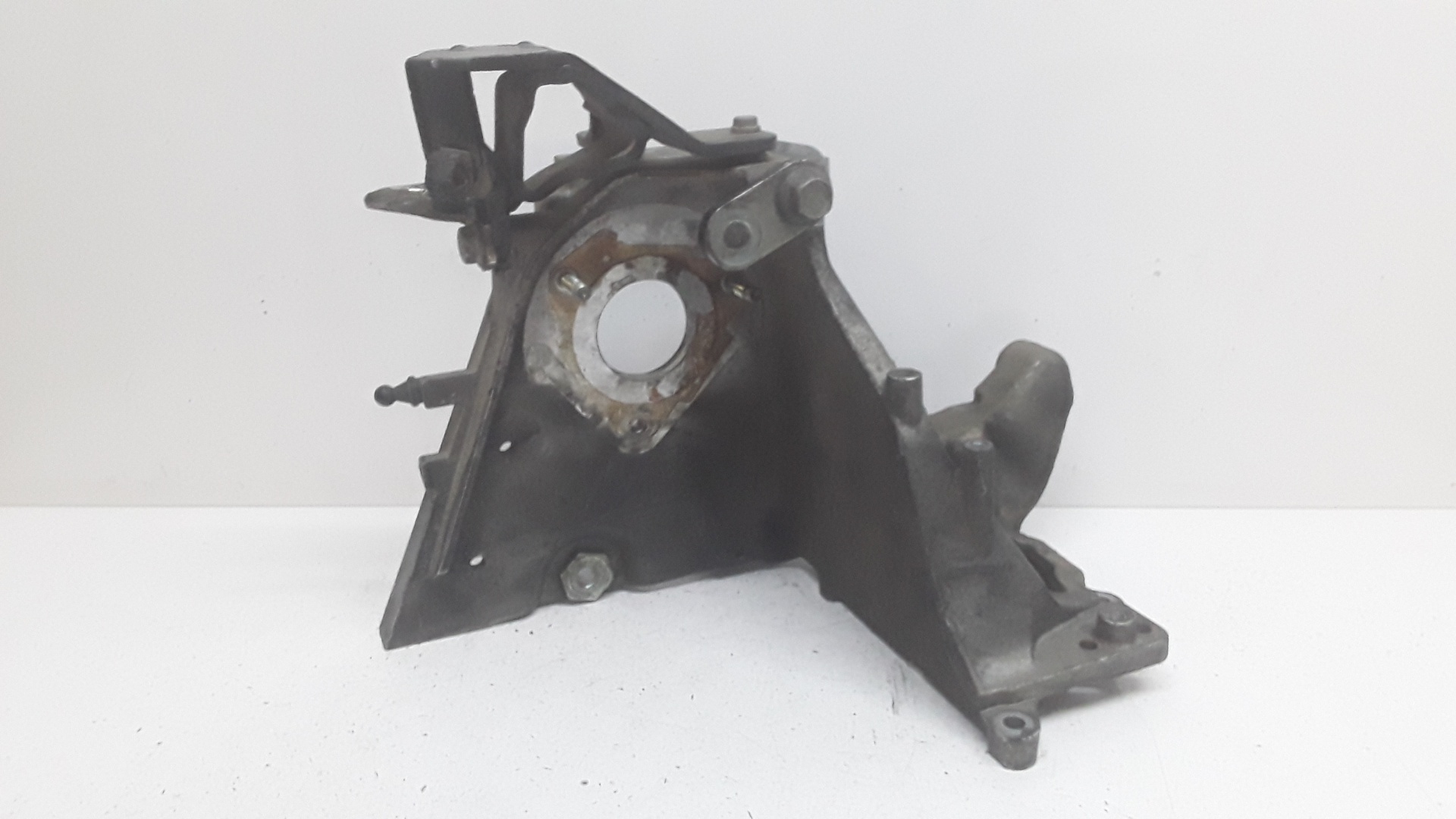 Injection pump bracket, photo 1 of 4