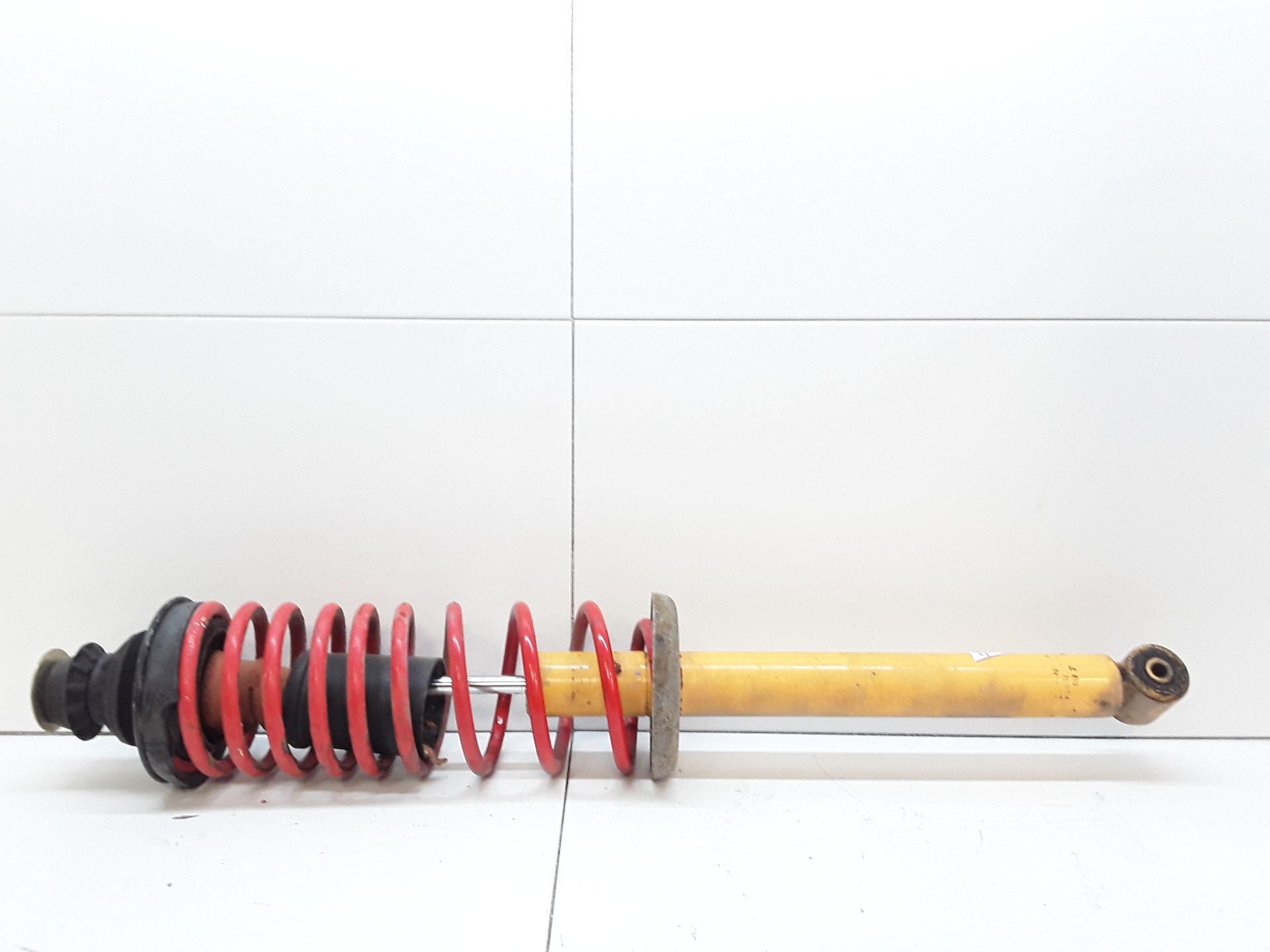 Rear shock absorber, photo 1 of 4