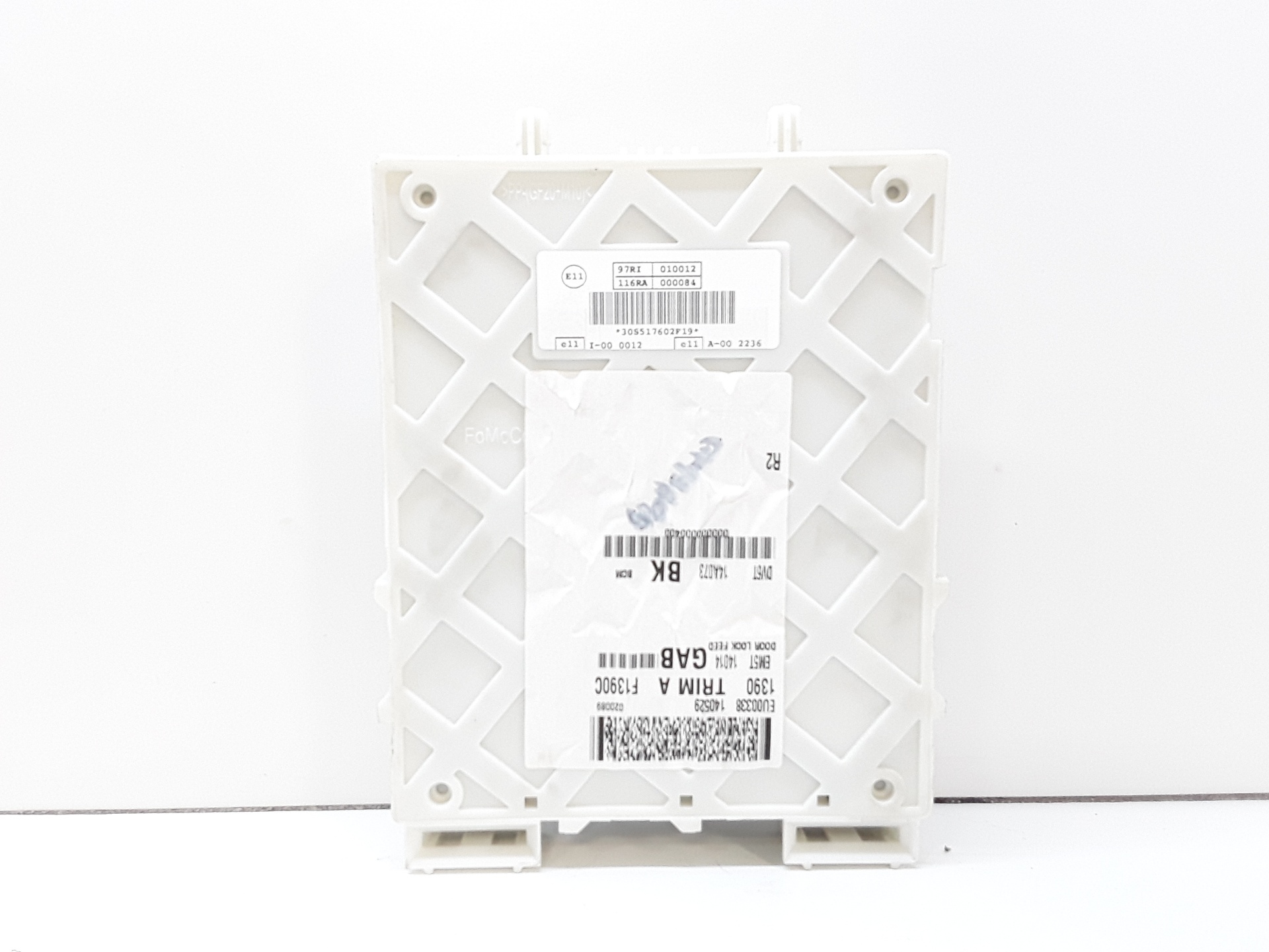 Relay / fuse box, photo 1 of 2