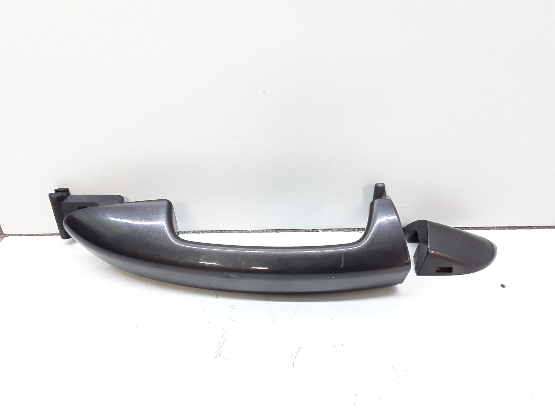 Front left outer door handle, photo 1 of 2