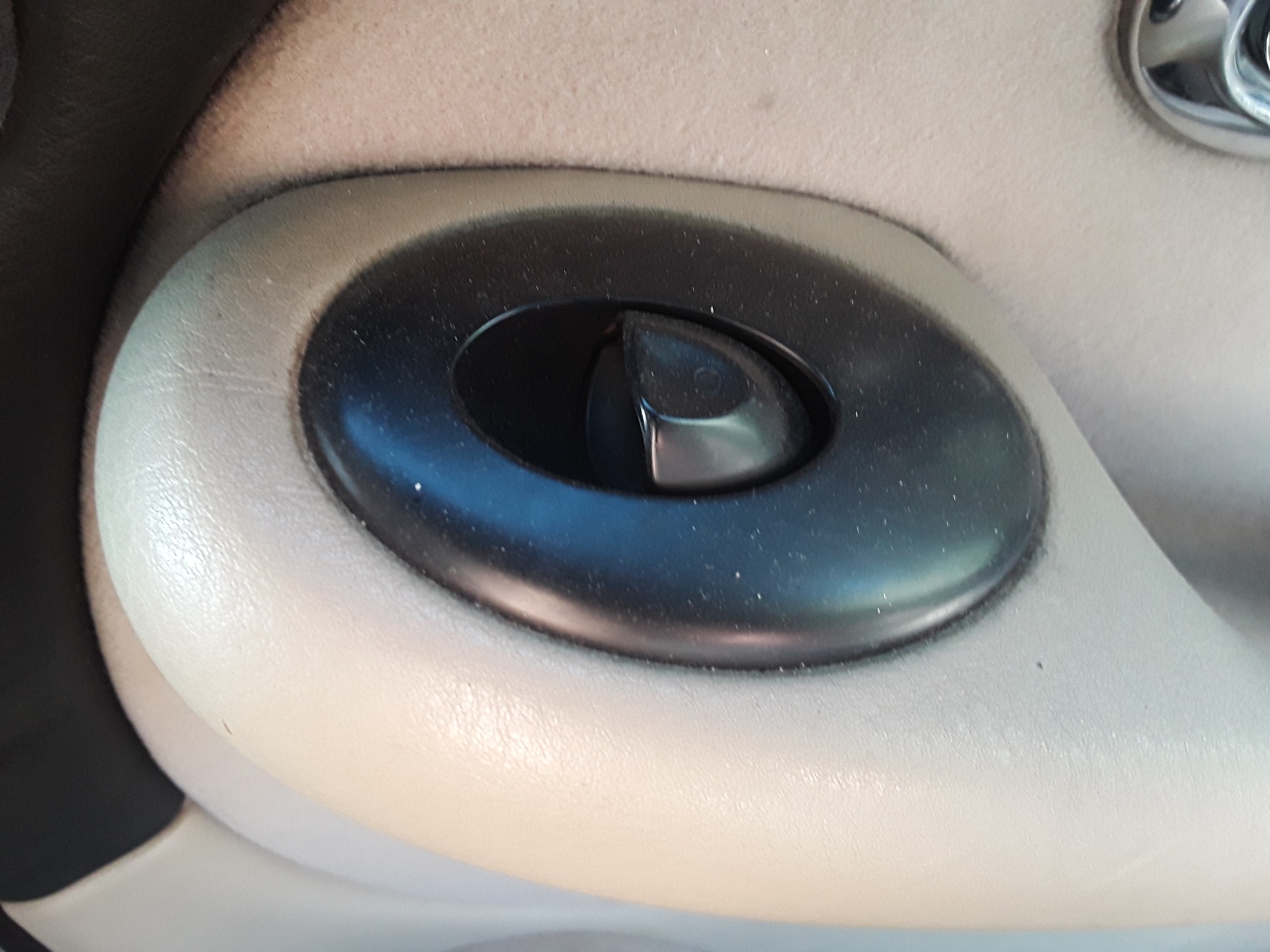 Rear right window switch, photo 1 of 1