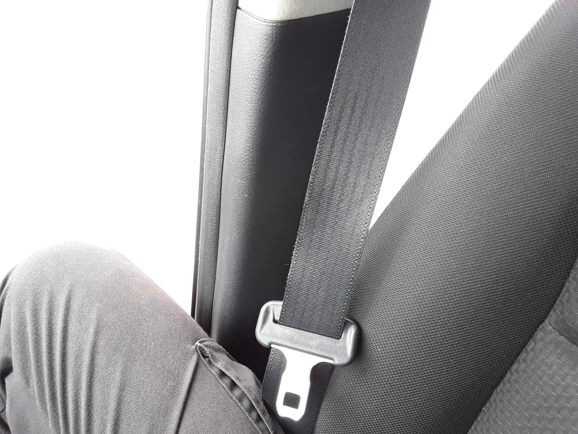 Cinturon seguridad delantero derecho