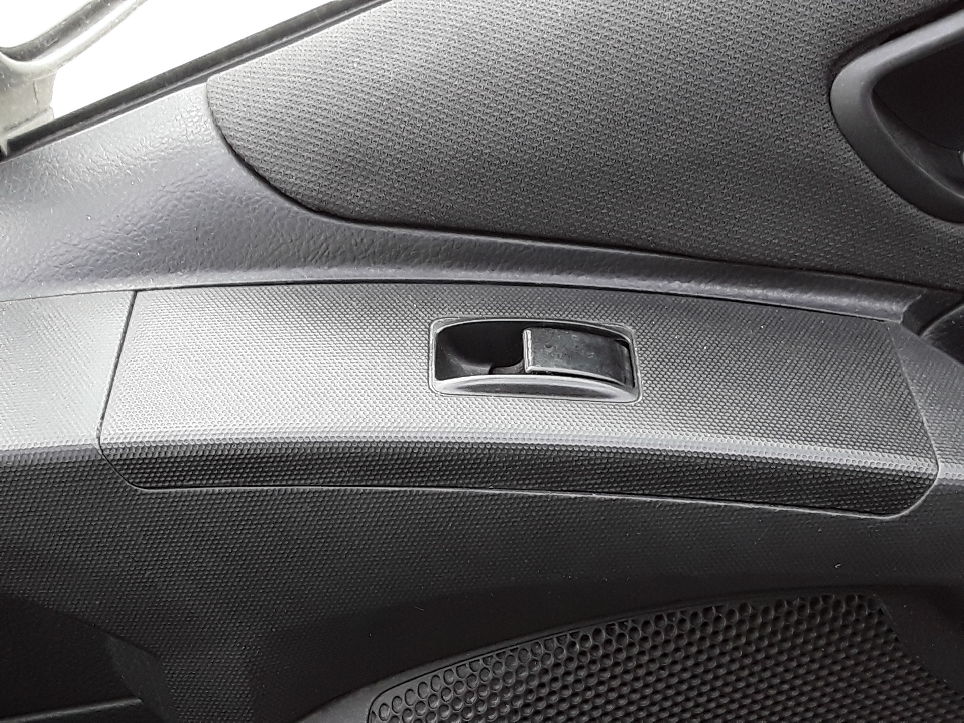 Front right window switch, photo 1 of 1