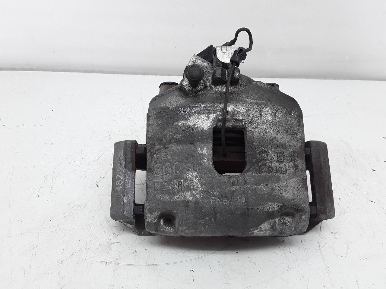 Pinza de freno delantera derecha
