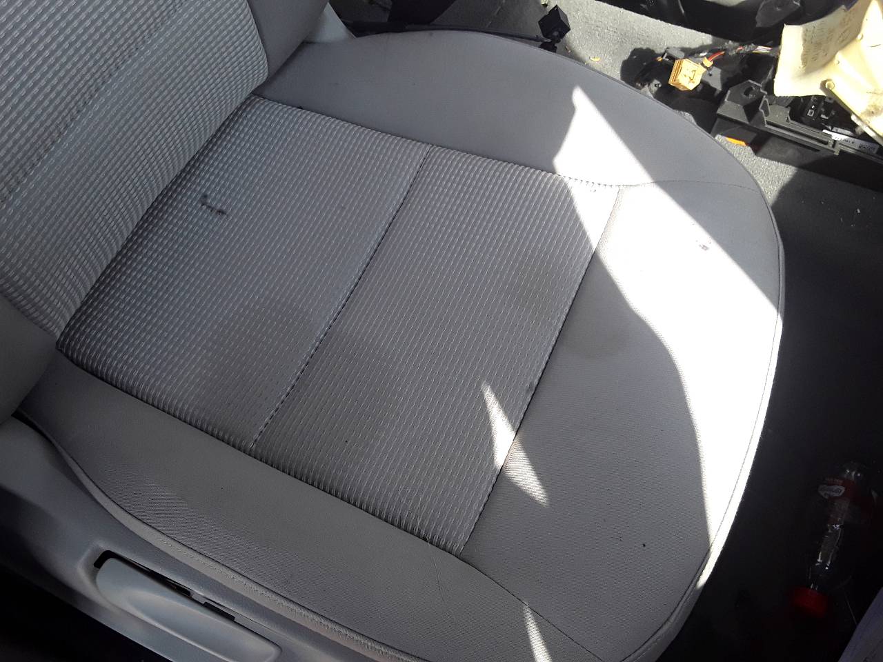 Front right seat, photo 1 of 3