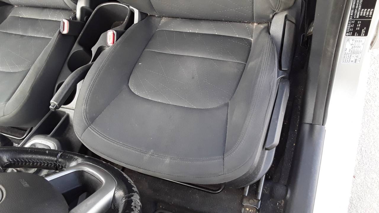 Asiento delantero izquierdo, foto 1 de 4