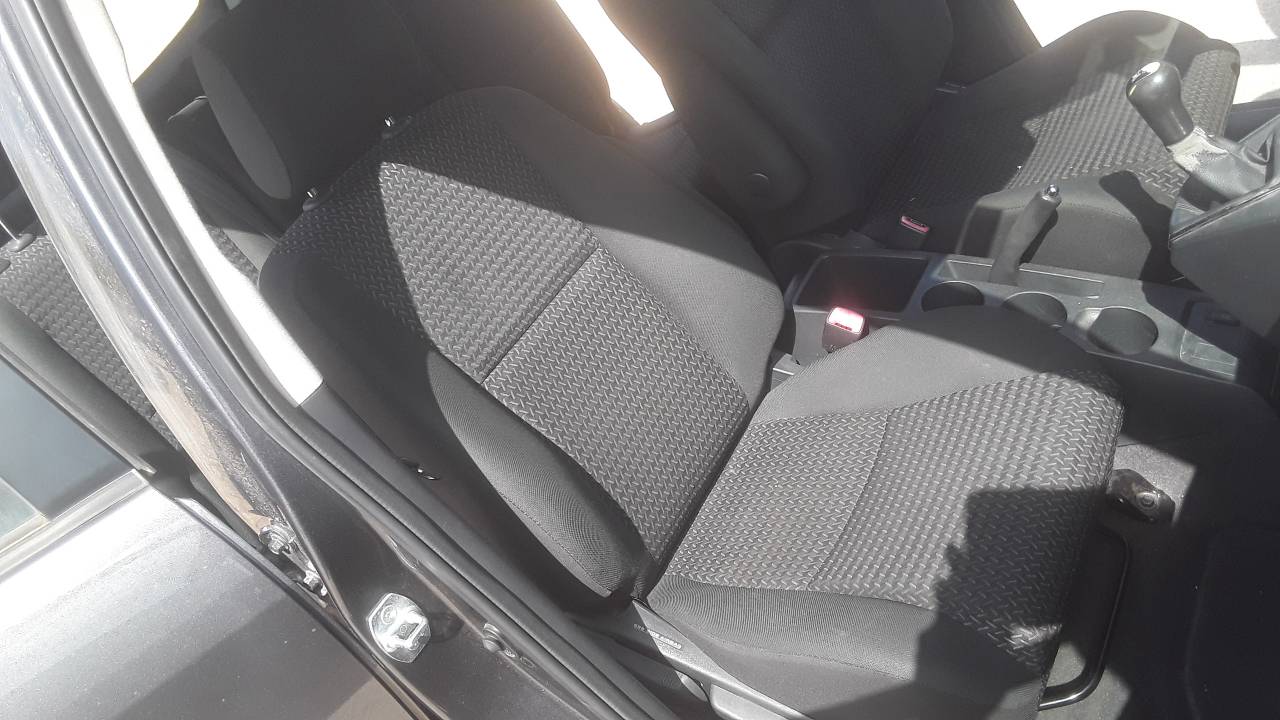 Asiento delantero derecho, foto 1 de 3