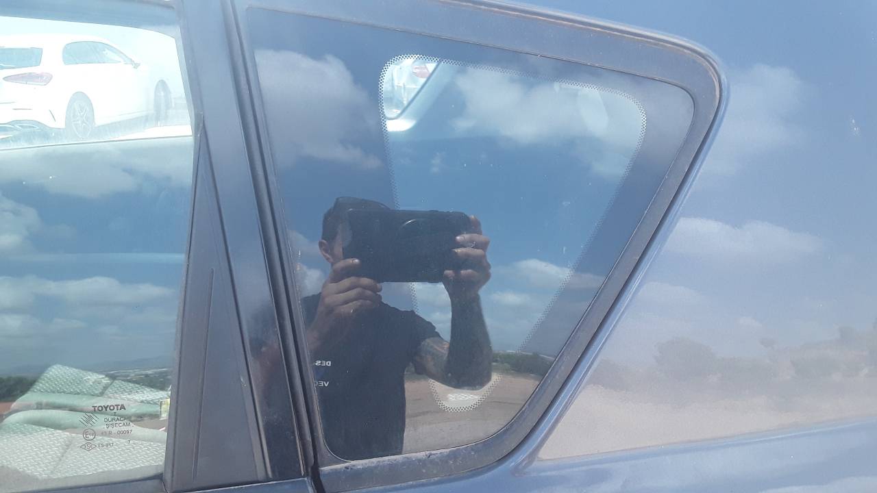 Vitre de custode arrière gauche, photo 1 sur 1