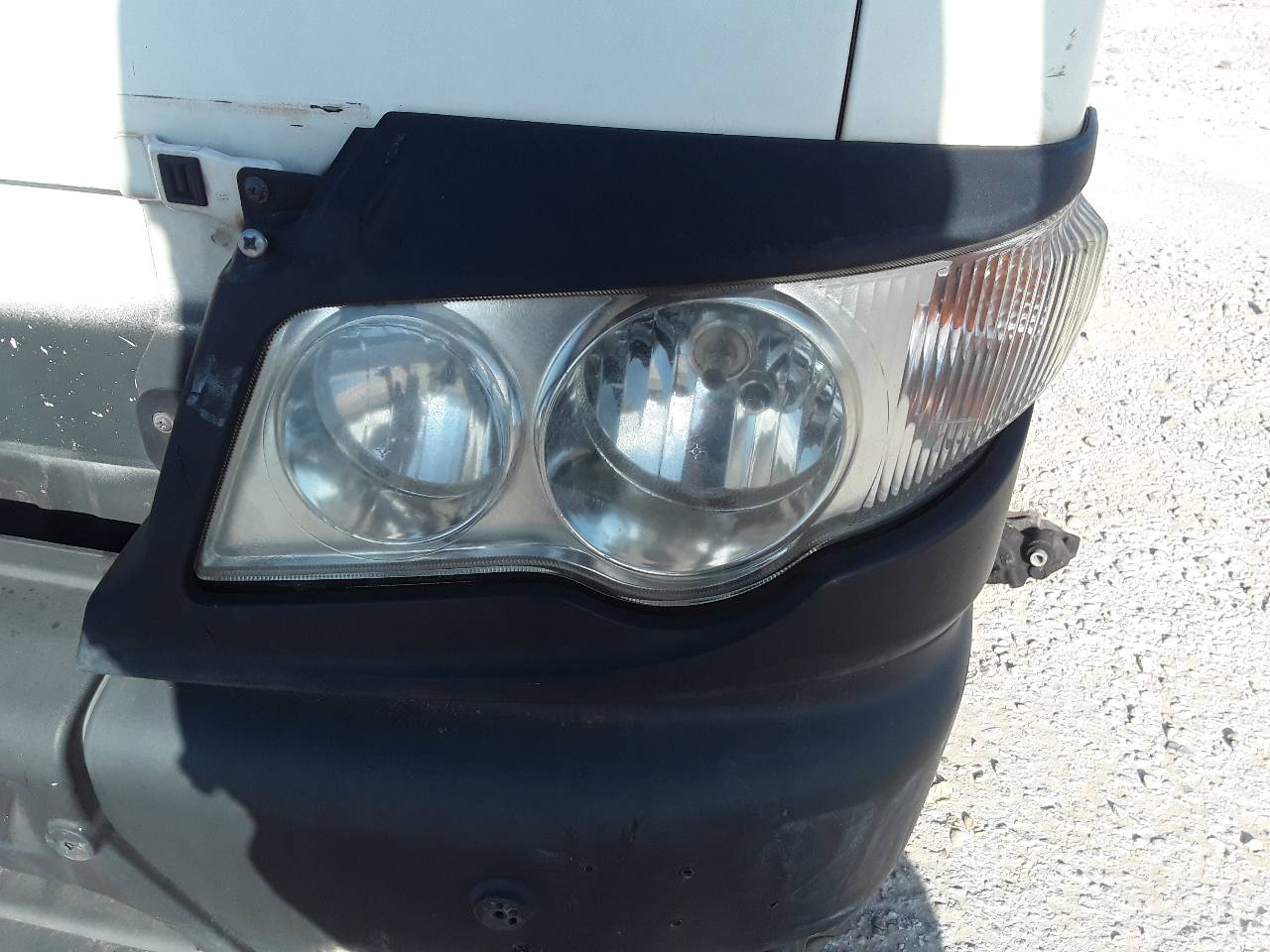 Faro izquierdo, foto 1 de 1