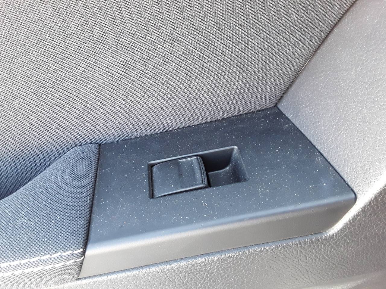 Rear left window switch, photo 1 of 1