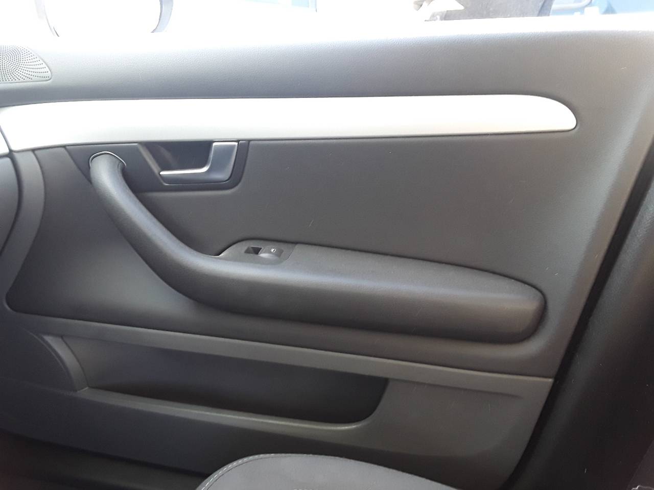Front right door trim, photo 1 of 1