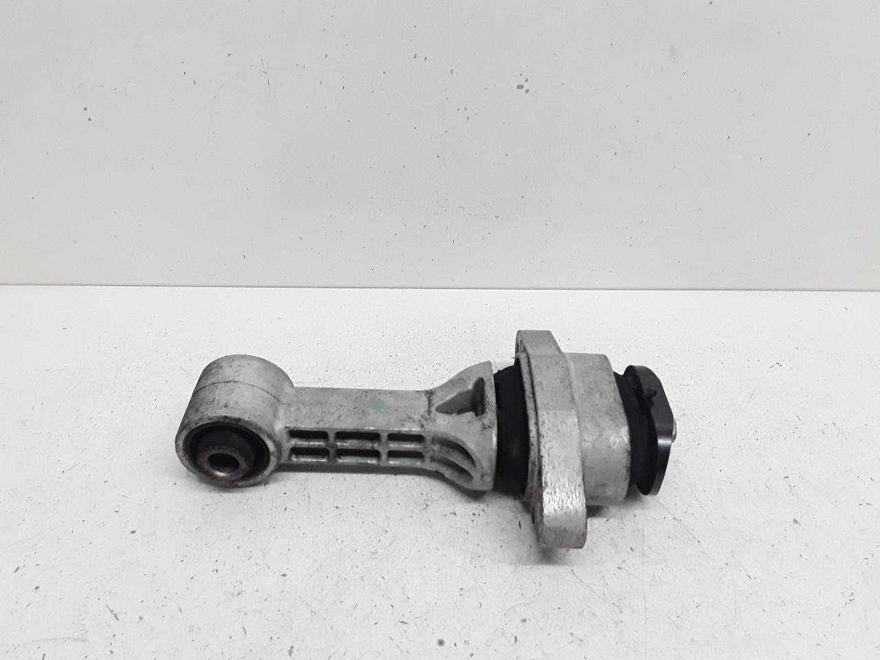 Soporte motor trasero, foto 1 de 3