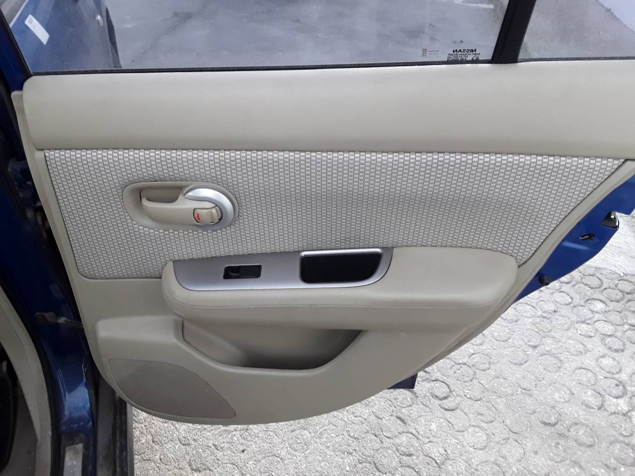 Guarnecido puerta trasera derecha