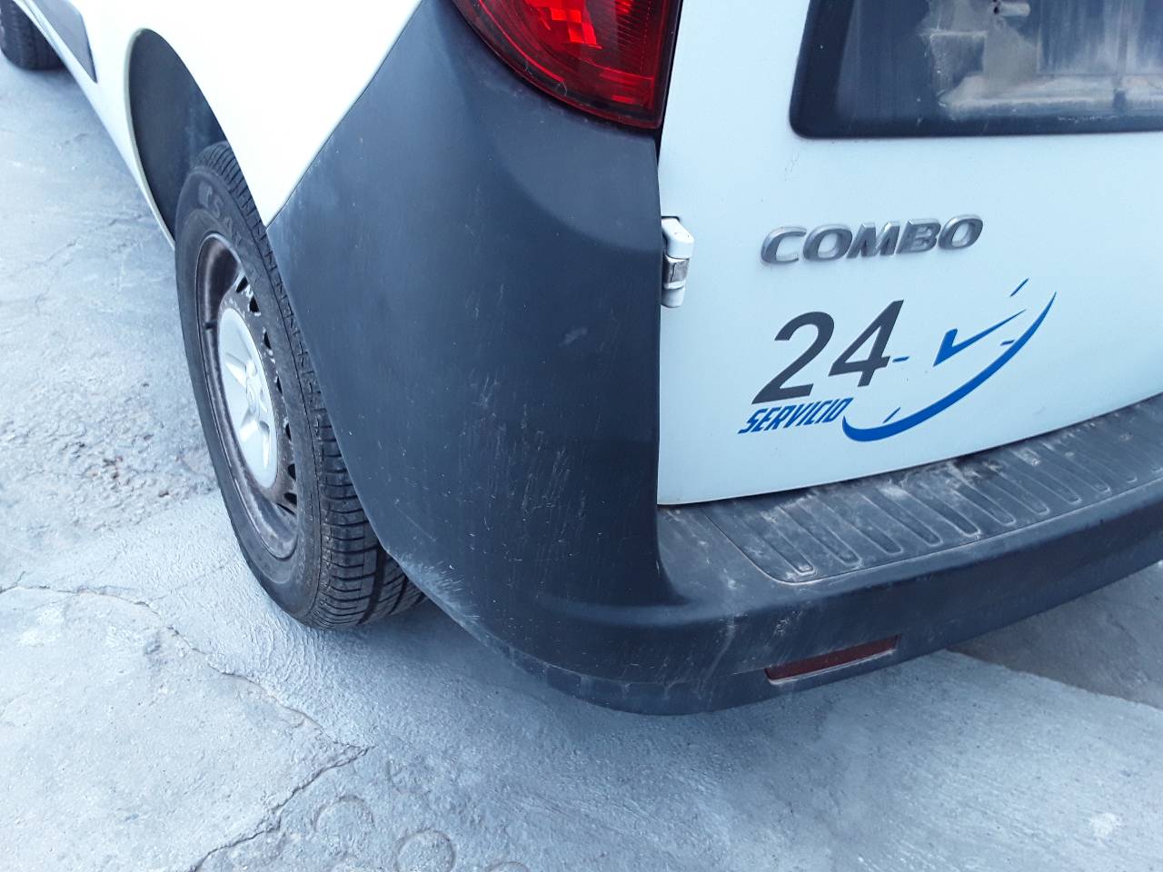 Paragolpes trasero
