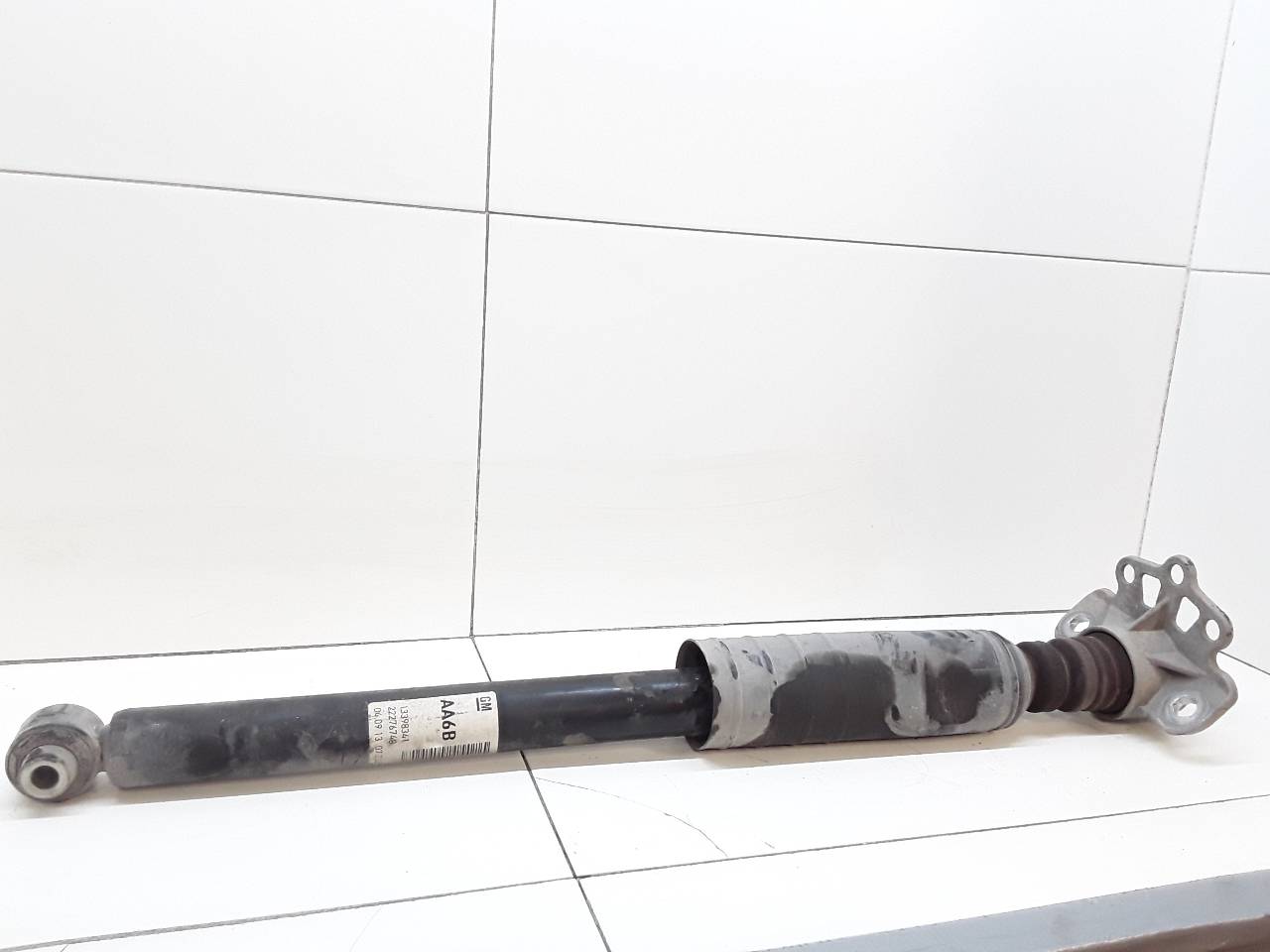 Rear left shock absorber, photo 1 of 3