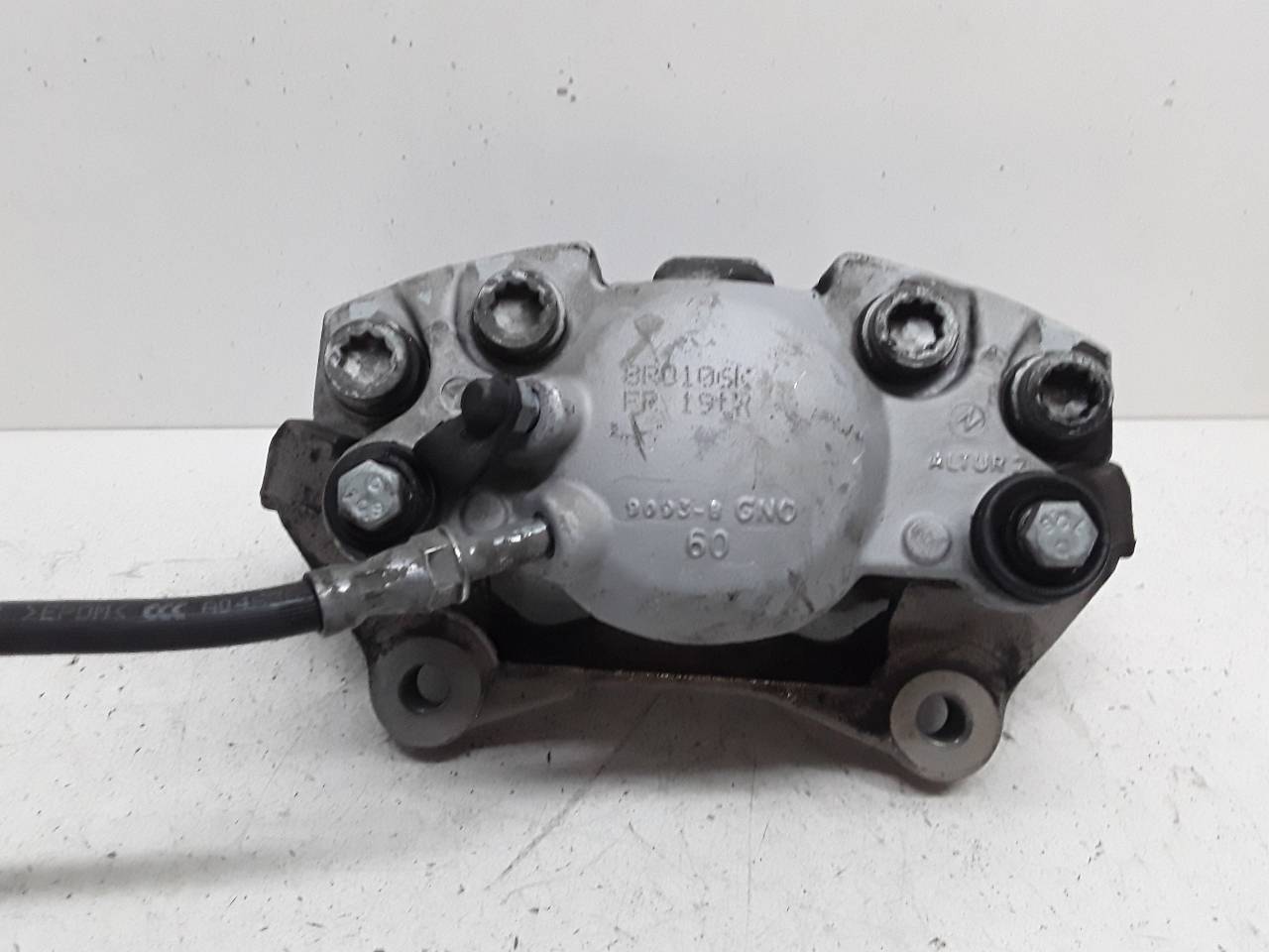 Front right brake caliper, photo 1 of 3