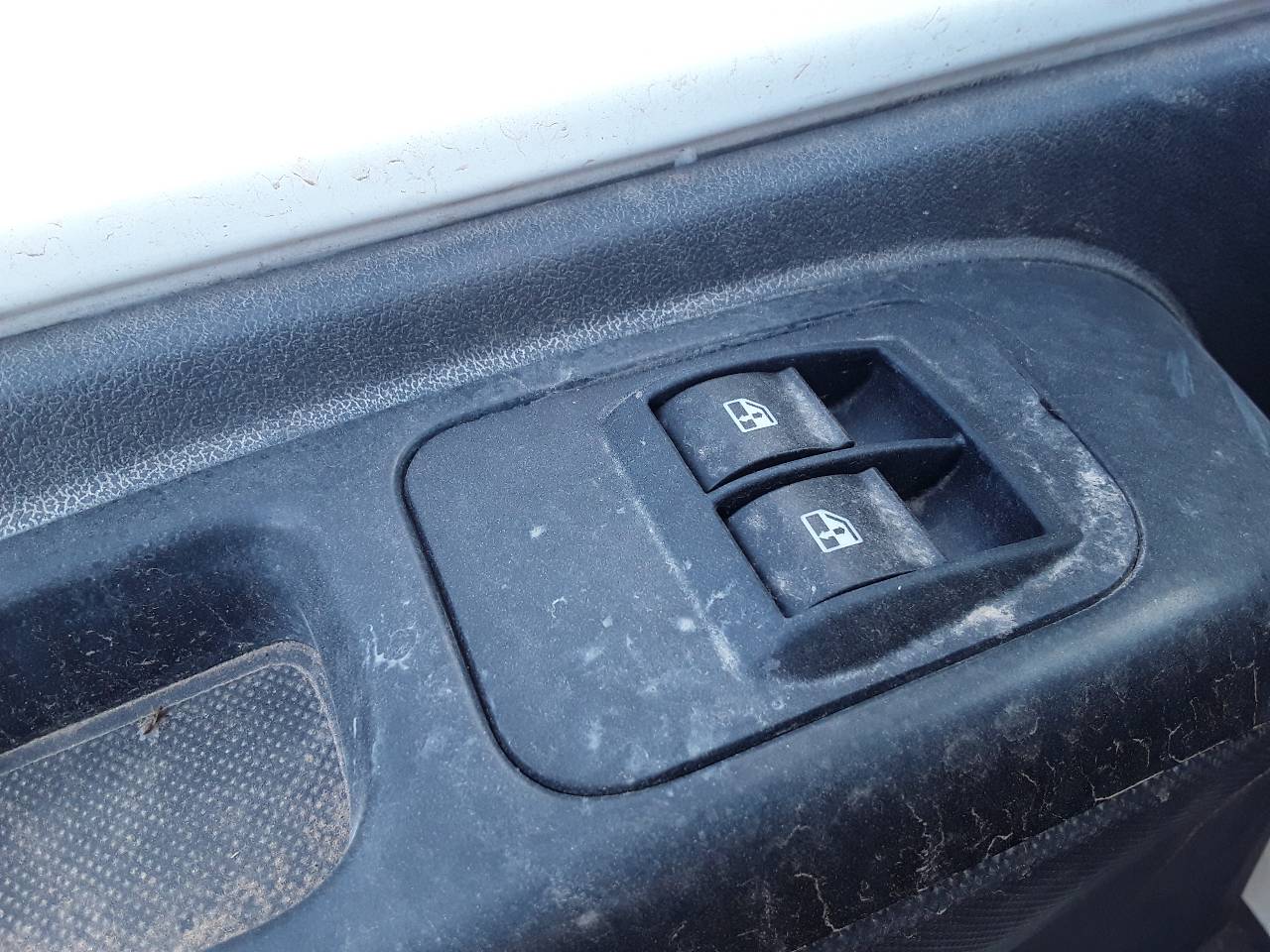 Front left window switch, photo 1 of 1