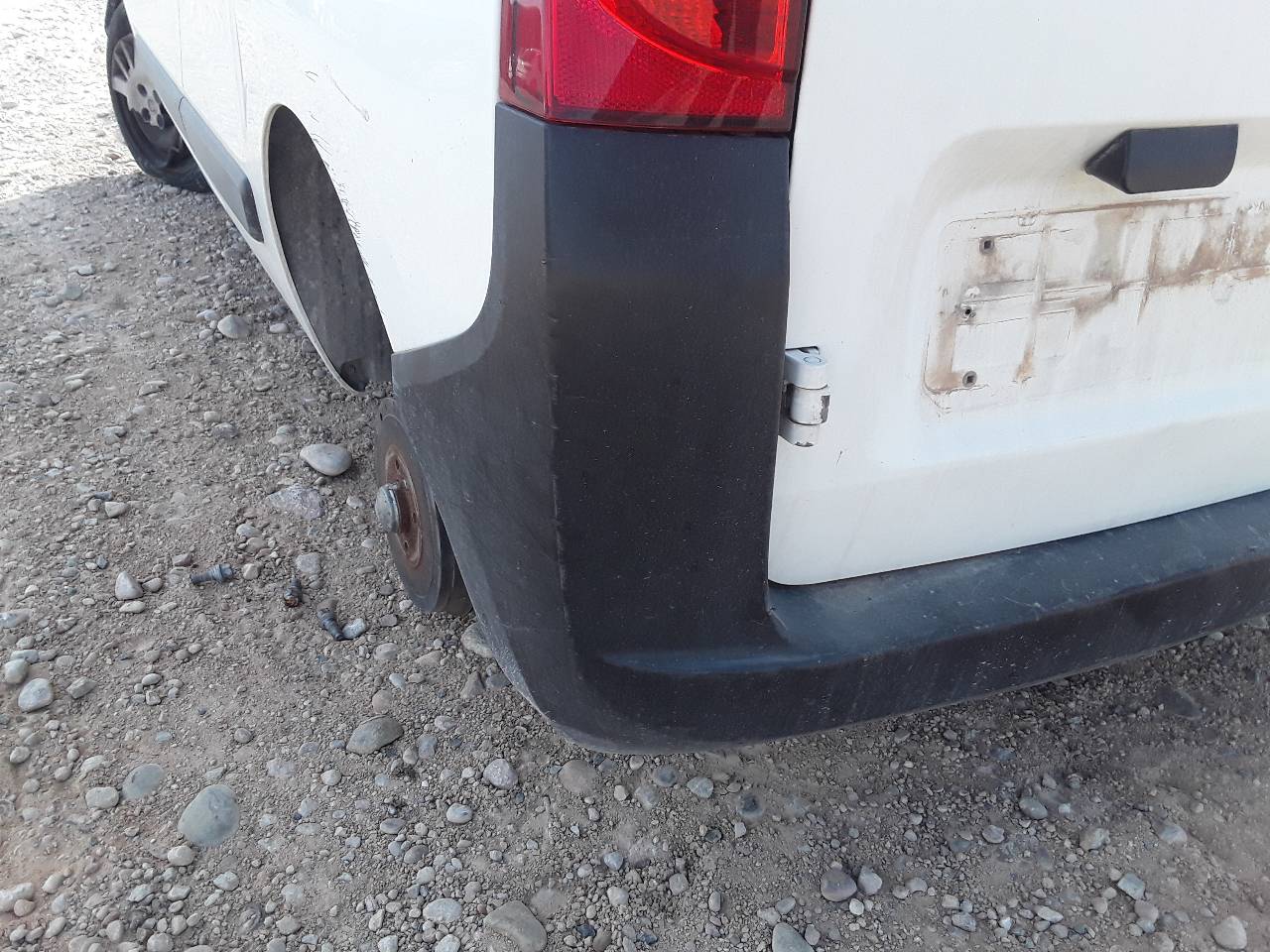Paragolpes trasero, foto 1 de 3