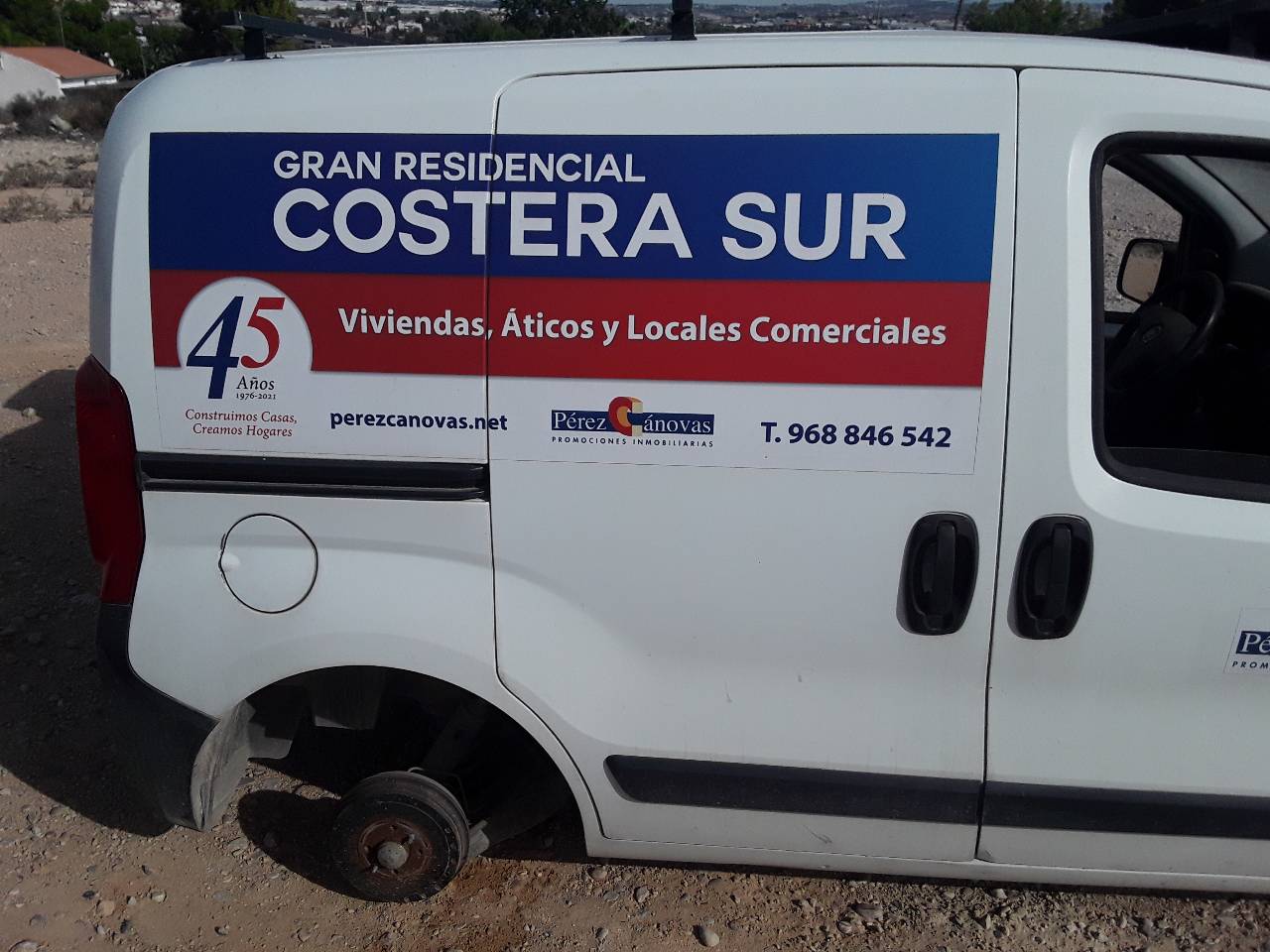 Puerta lateral corredera derecha, foto 1 de 3
