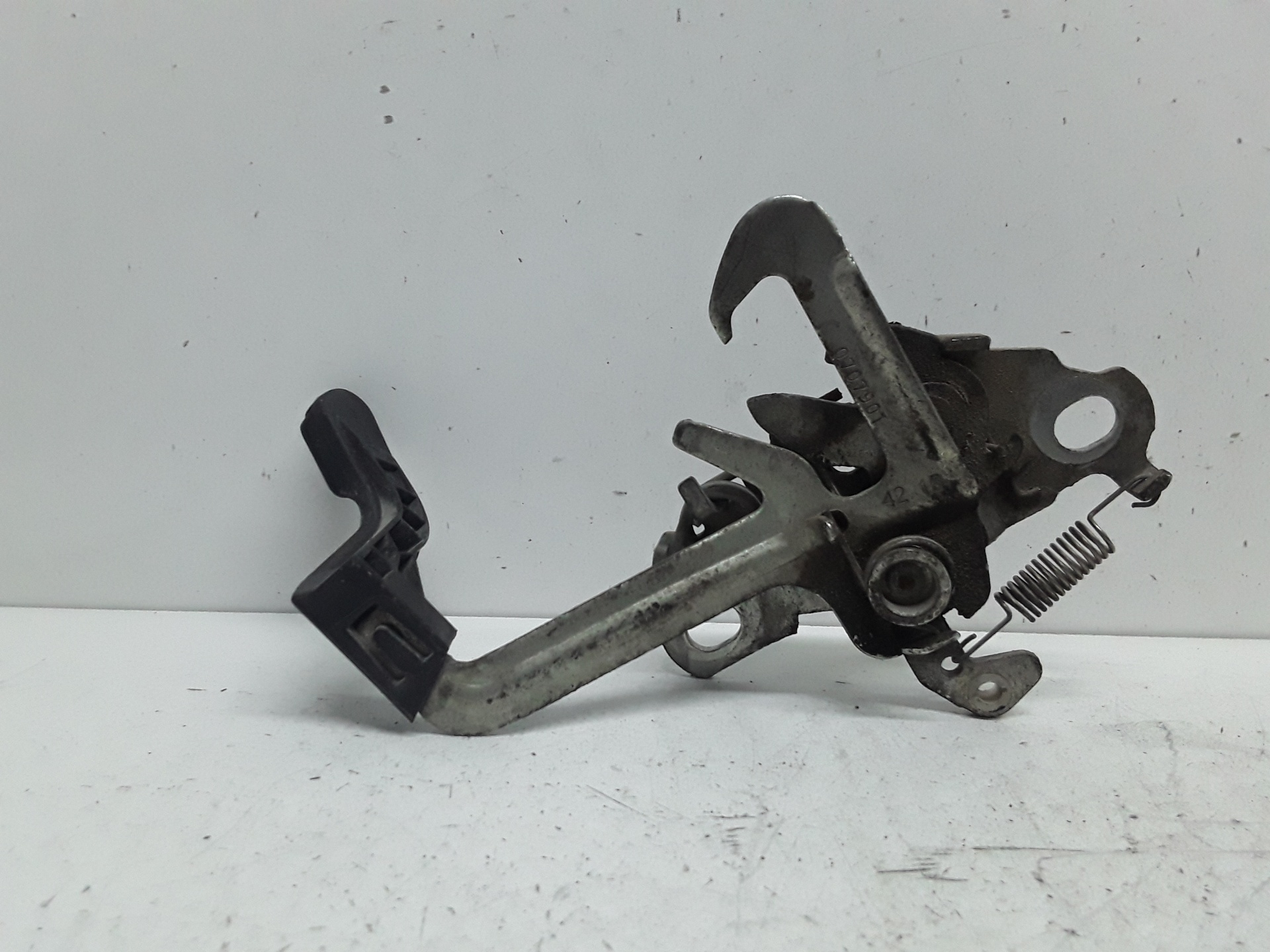 Bonnet lock, photo 1 of 2