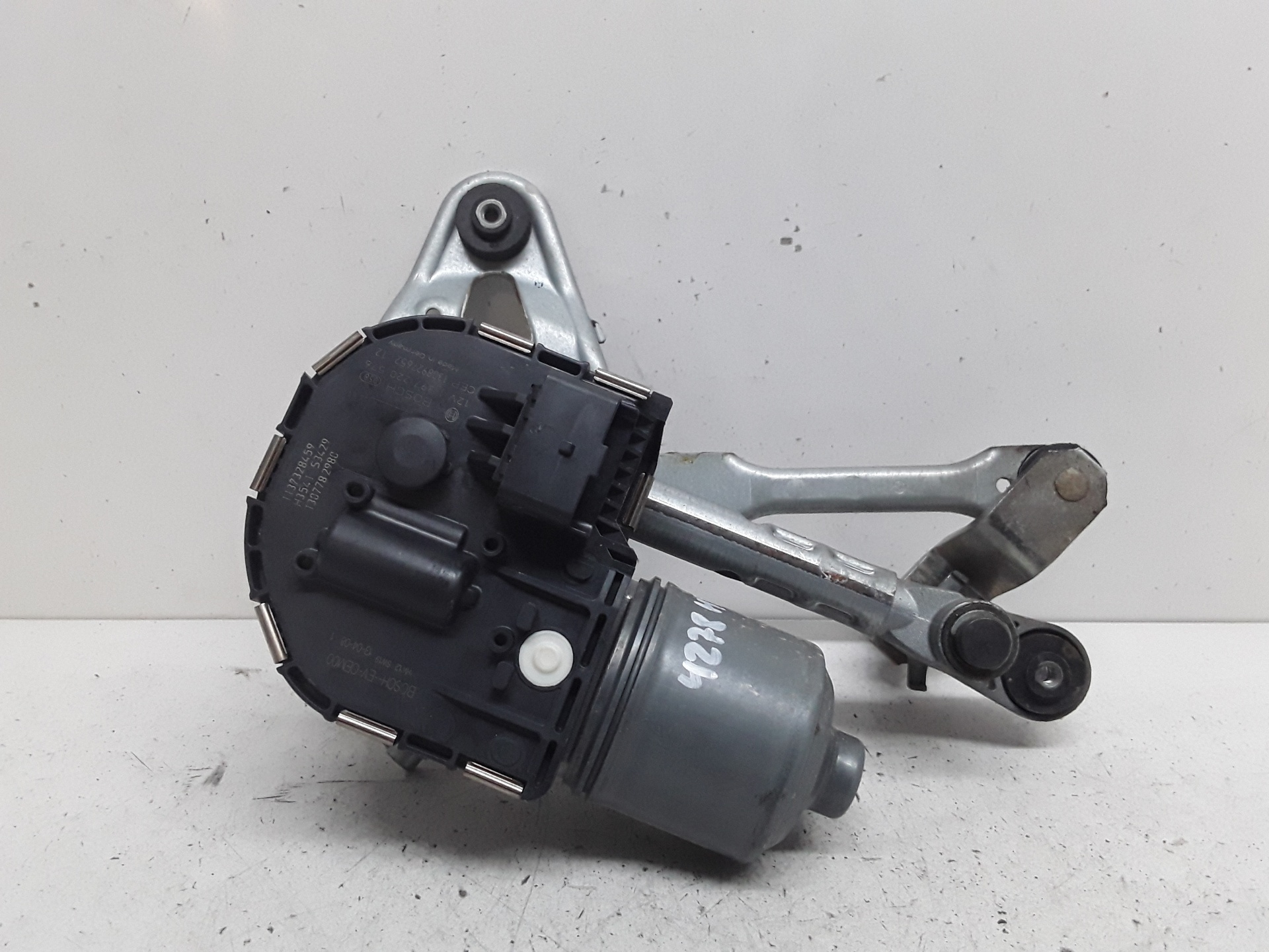 Motor limpia delantero