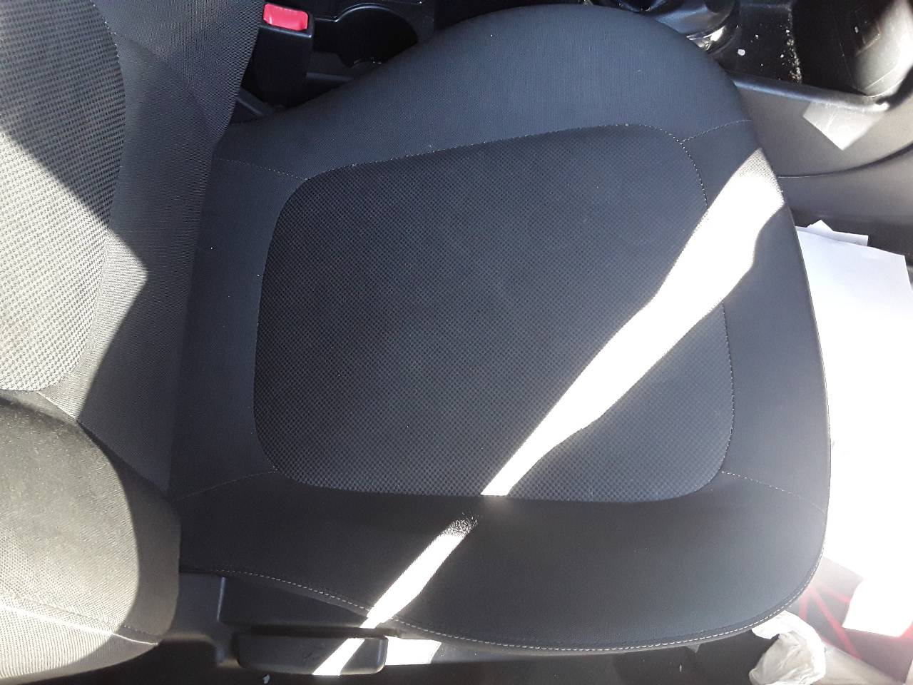 Asiento delantero derecho, foto 1 de 3