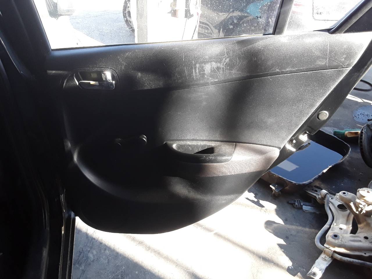Guarnecido puerta trasera derecha