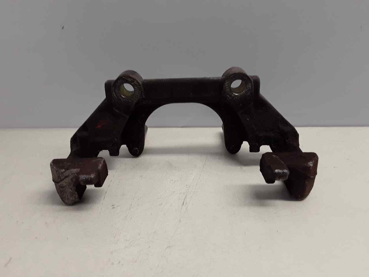 Pinza de freno delantera derecha