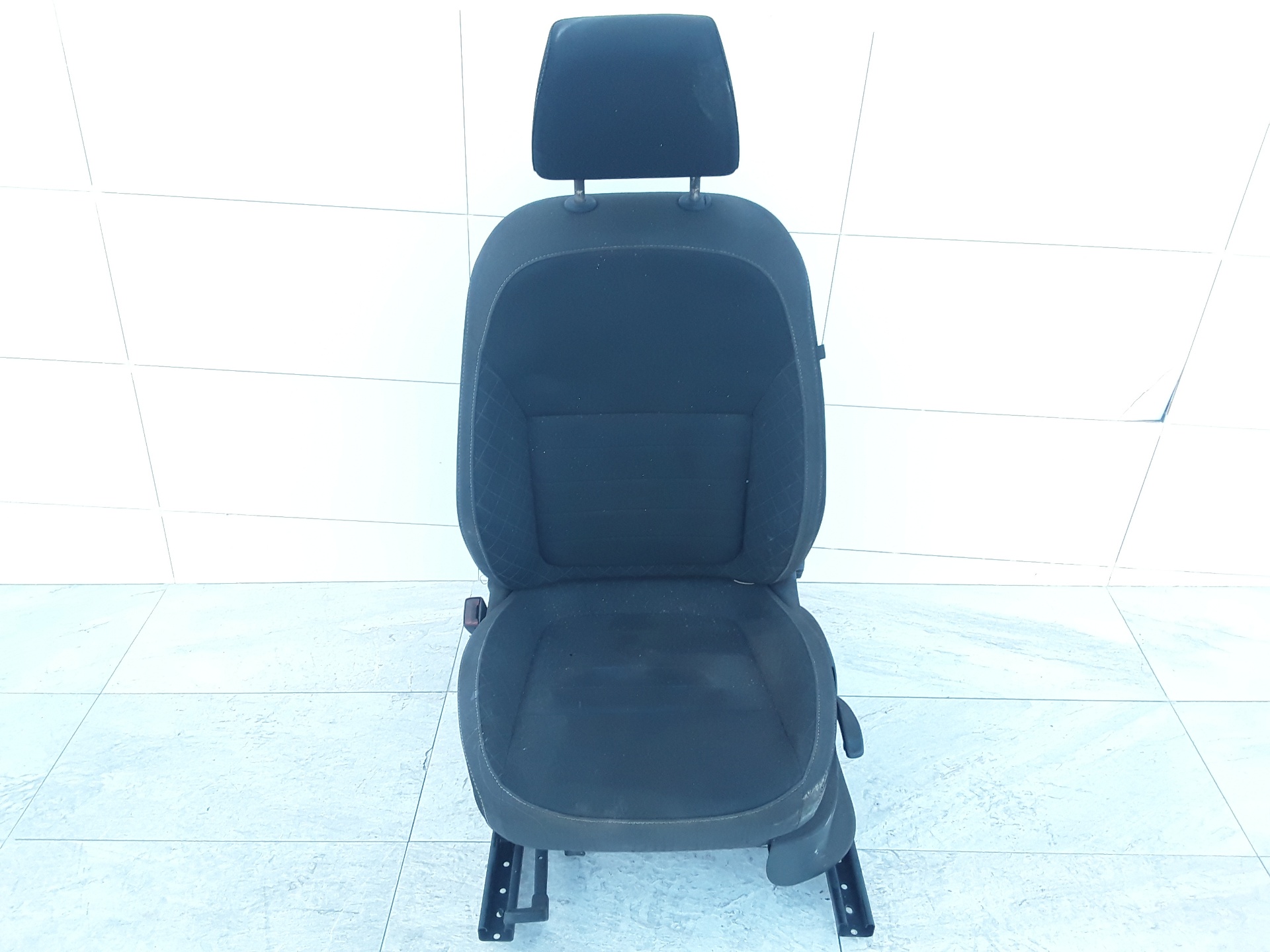 Front left seat, photo 1 of 5