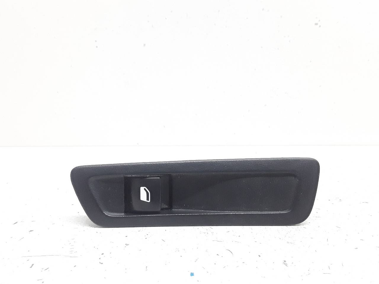 Front left window switch, photo 1 of 2