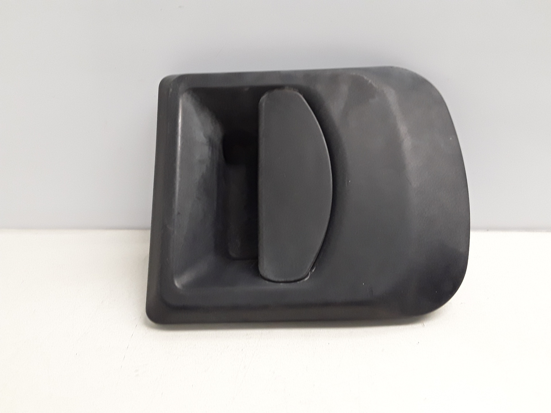 Front left outer door handle, photo 1 of 2