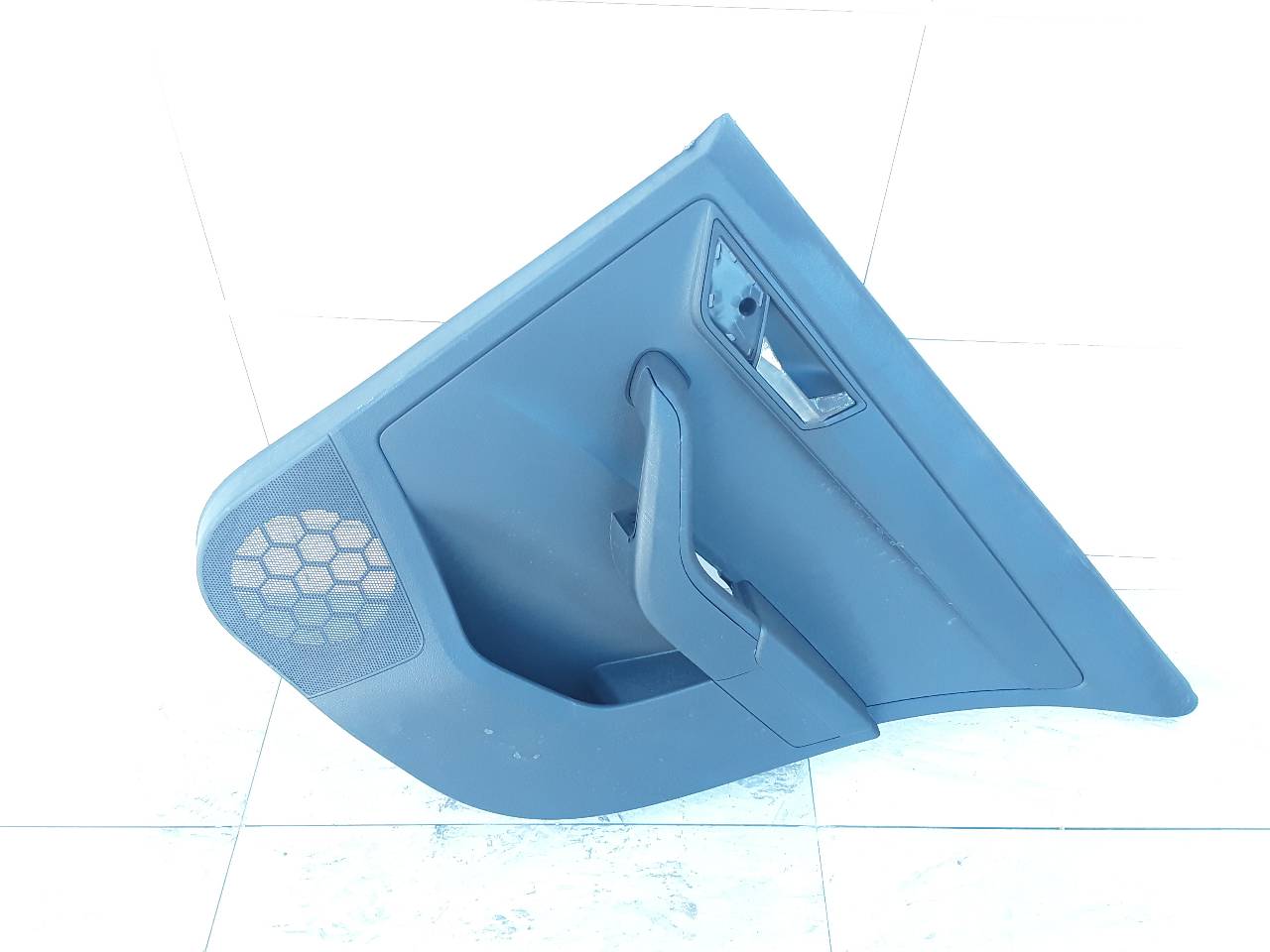 Rear right door trim, photo 1 of 2