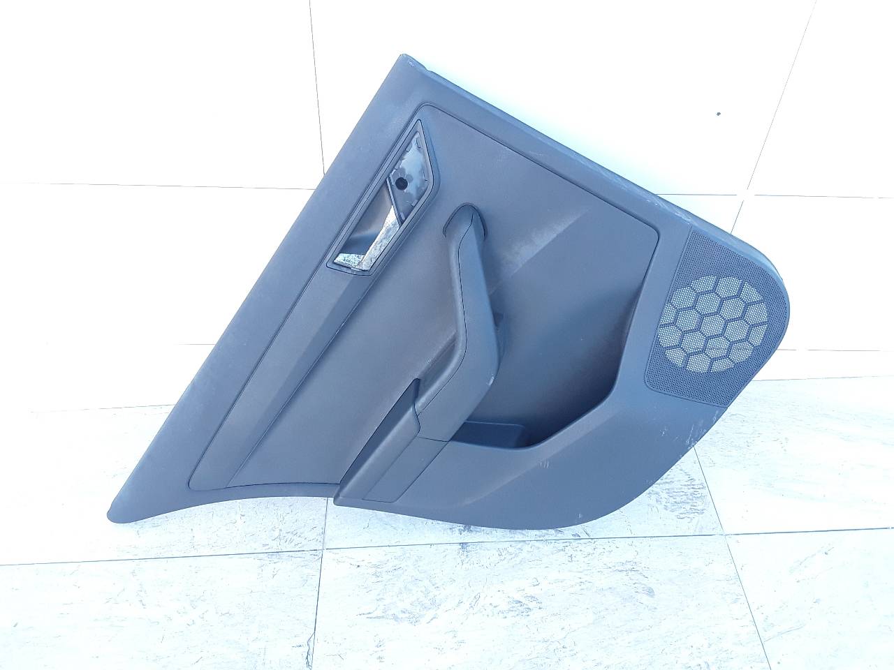 Guarnecido puerta trasera izquierda, foto 1 de 2