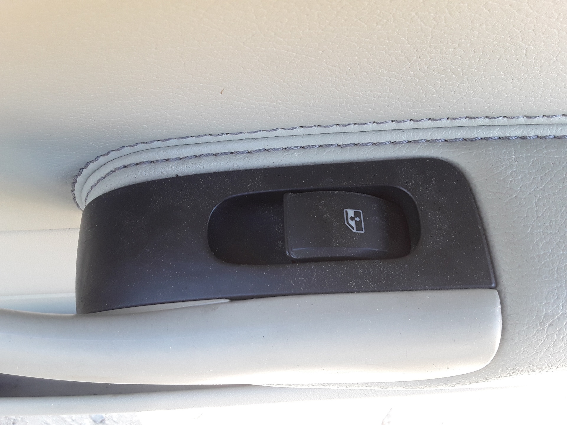 Front right window switch, photo 1 of 1