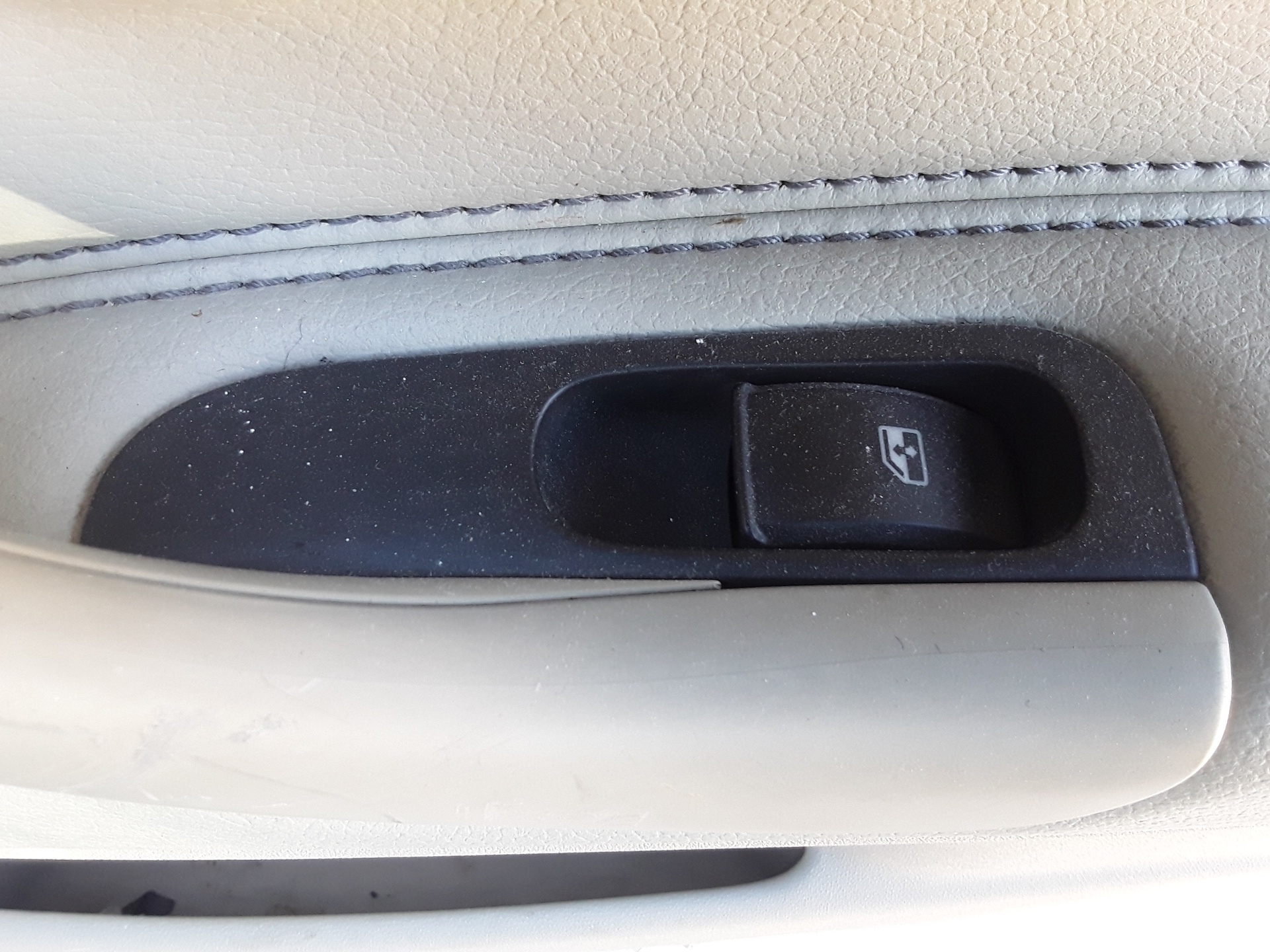 Commande lève-vitre arrière droit, photo 1 sur 1