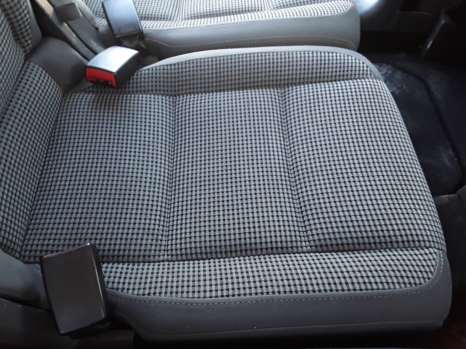 Asiento trasero medio, foto 1 de 2