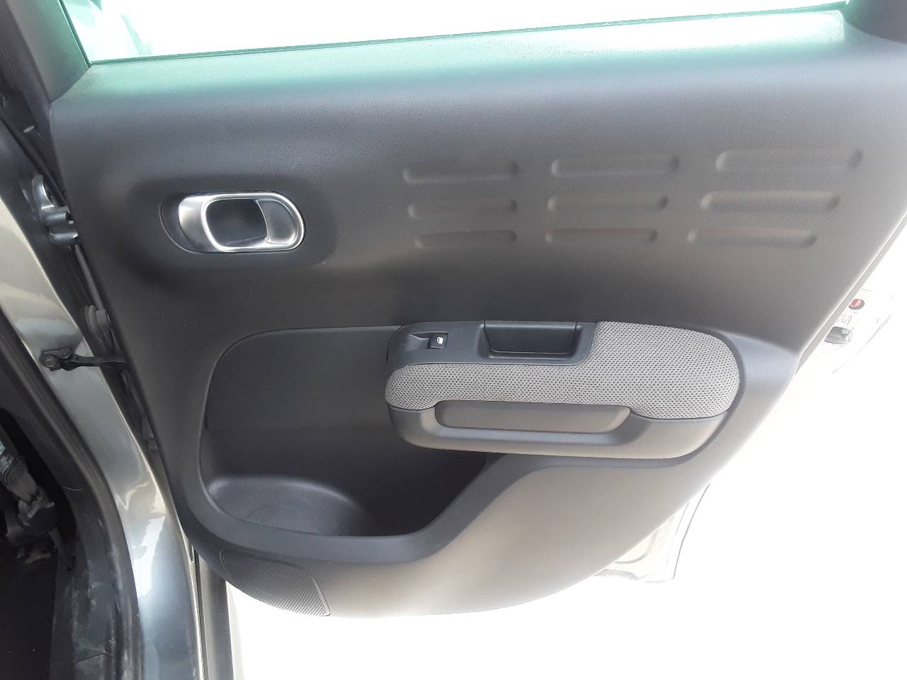 Guarnecido puerta trasera derecha, foto 1 de 3
