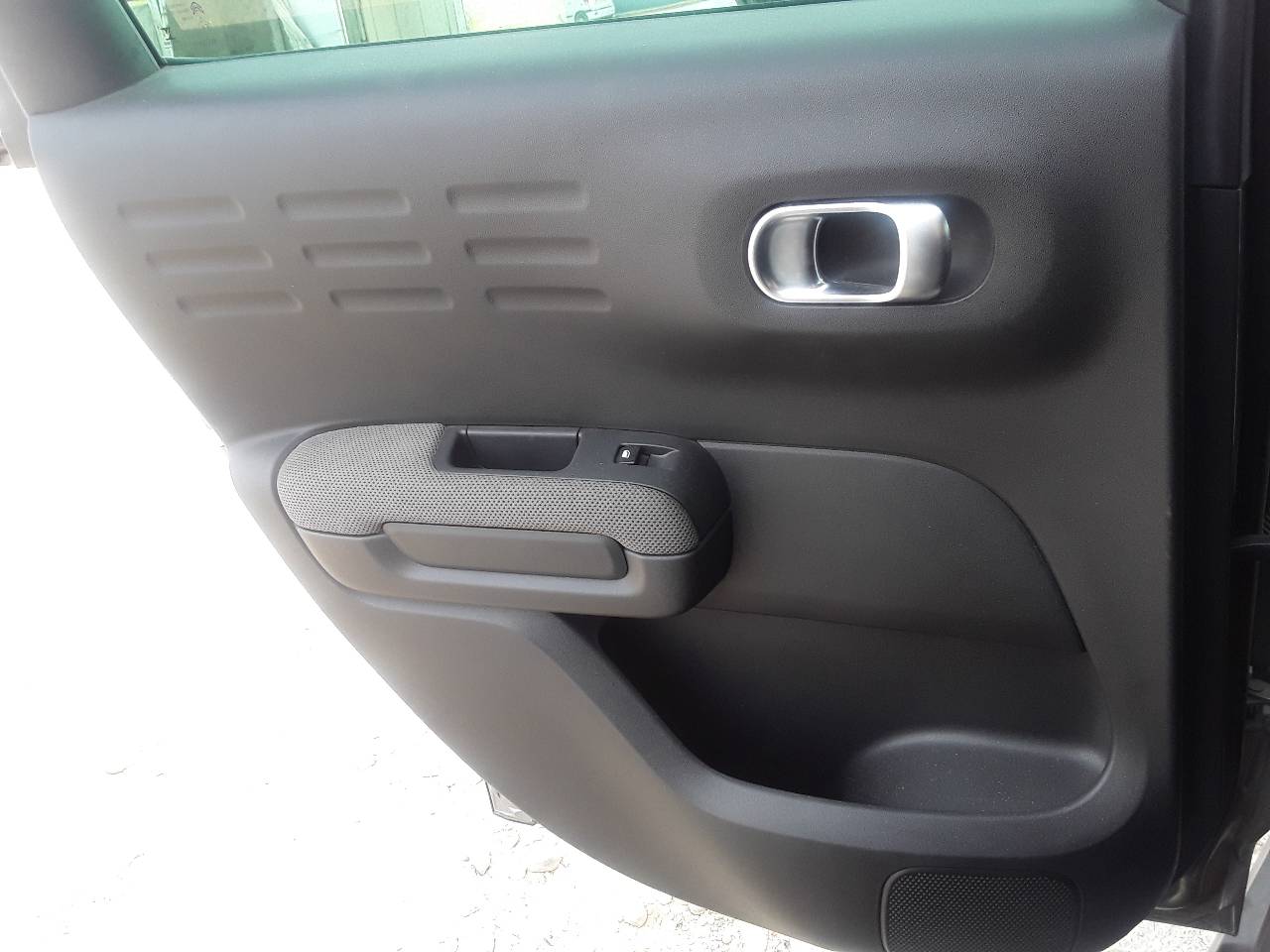 Guarnecido puerta trasera izquierda, foto 1 de 4