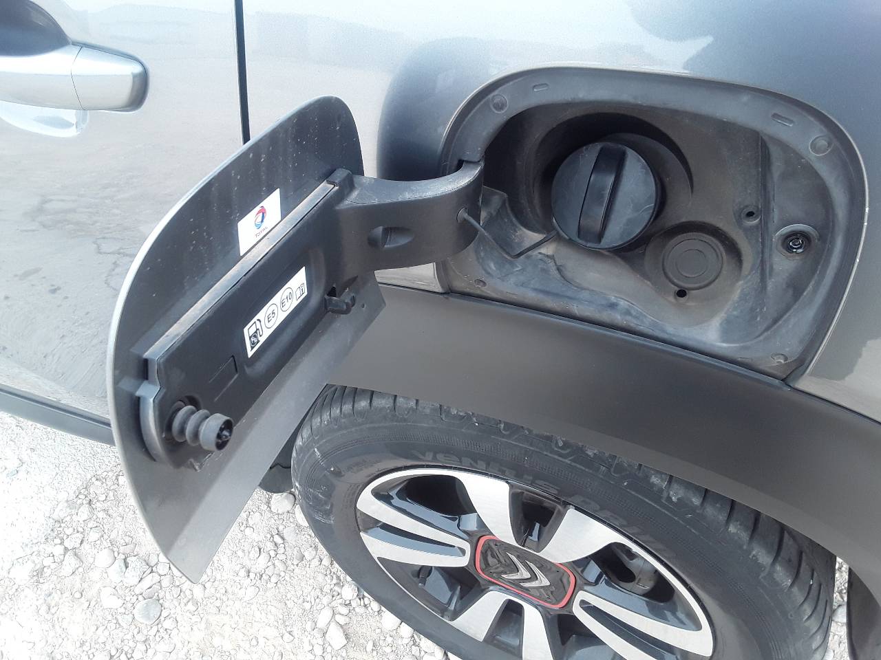 Tapa exterior combustible, foto 1 de 2
