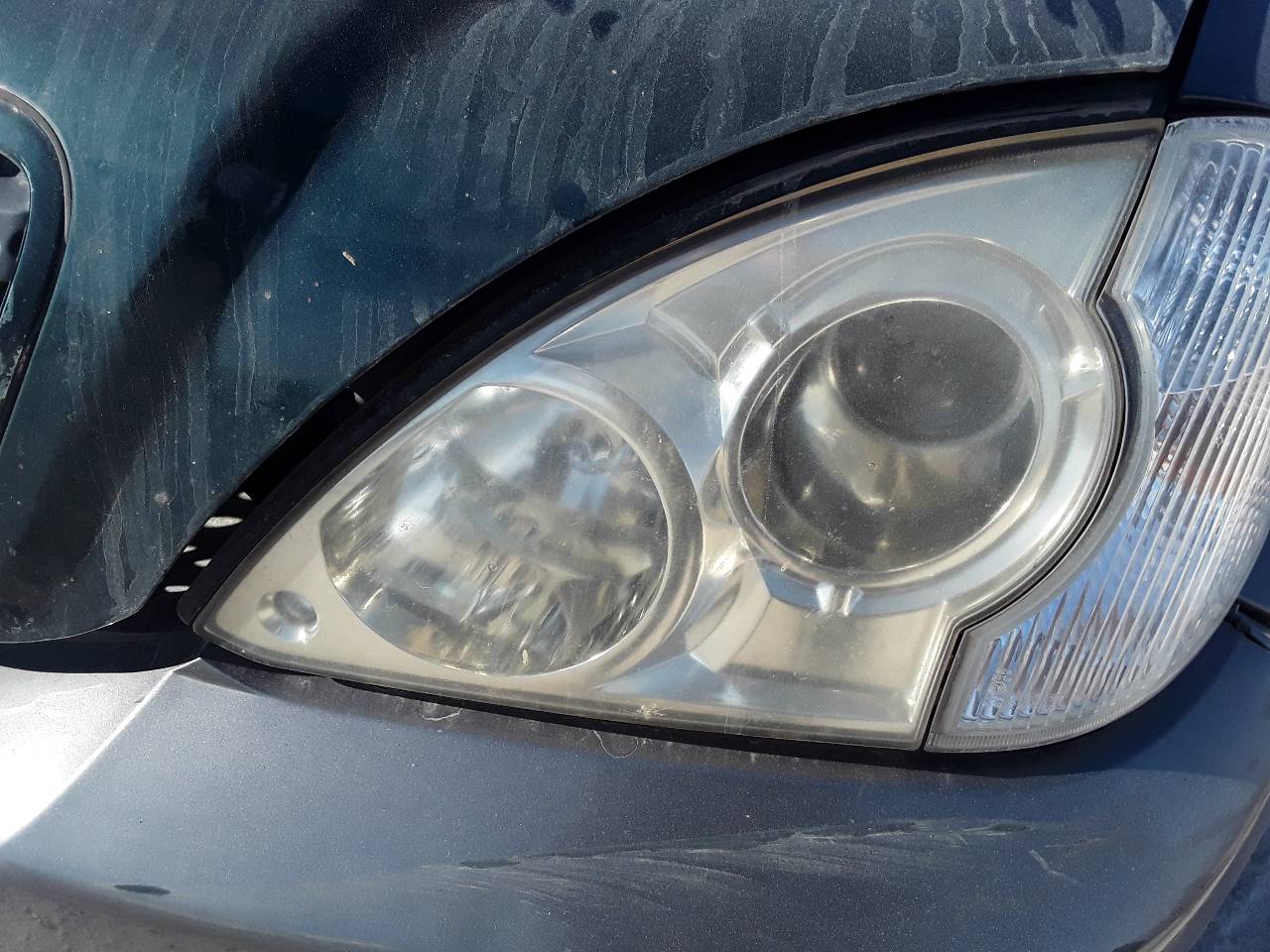 Faro izquierdo